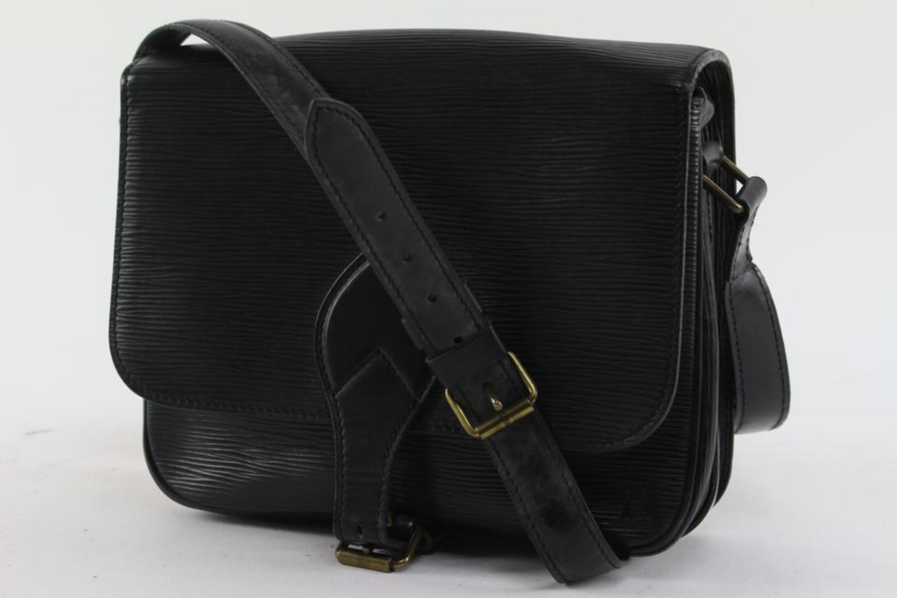 Louis Vuitton Black Epi Leather Noir Cartouchiere Crossbody Bag 5lv1020 In Fair Condition For Sale In Dix hills, NY