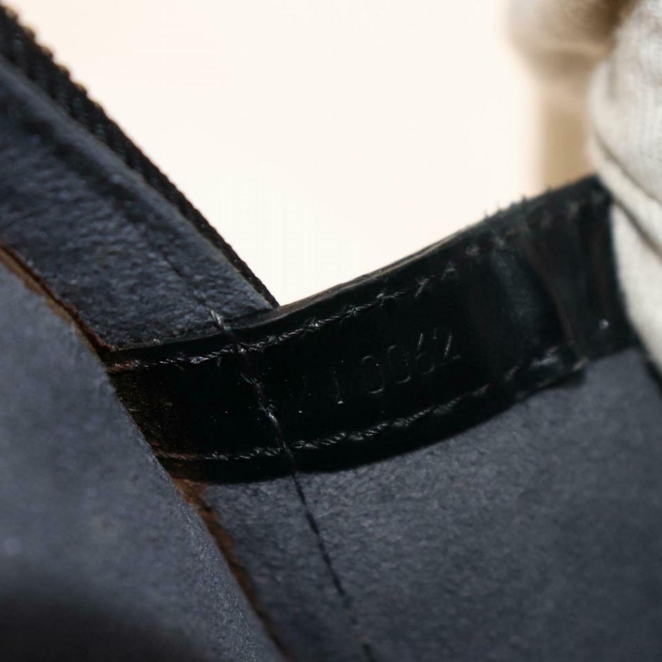 Width (inch) : 12.9 inch(approx)
Width (cm) : 33 cm(approx)
Height (inch) : 13.3 inch(approx)
Height (cm) : 34 cm(approx)
Depth (inch) : 5.90 inch(approx)
Depth (cm) : 15 cm(approx)

Shoulder (inch) : 28.35 inch - 29.92 inch
Shoulder (cm) : 72 cm -