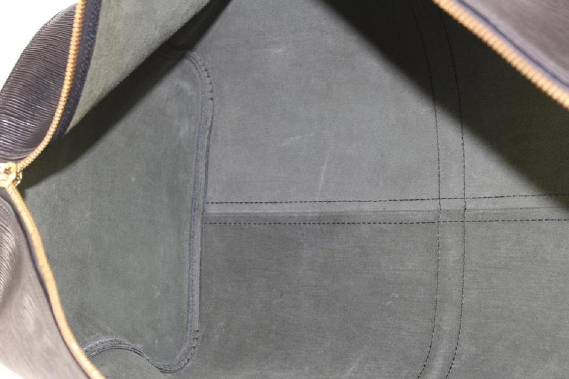 Louis Vuitton Black Epi Leather Noir Keepall 55 Boston Duffle Bag 2LZ1022 In Good Condition In Dix hills, NY
