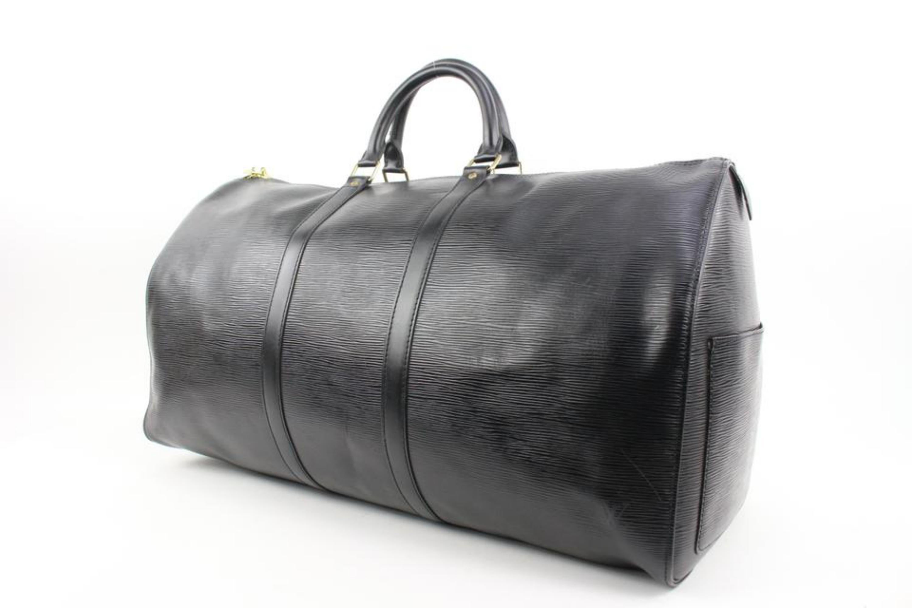 Louis Vuitton Black Epi Leather Noir Keepall 55 Duffle Bag 45lv224s
Date Code/Serial Number: SP0965
Made In: France
Measurements: Length:  22.5