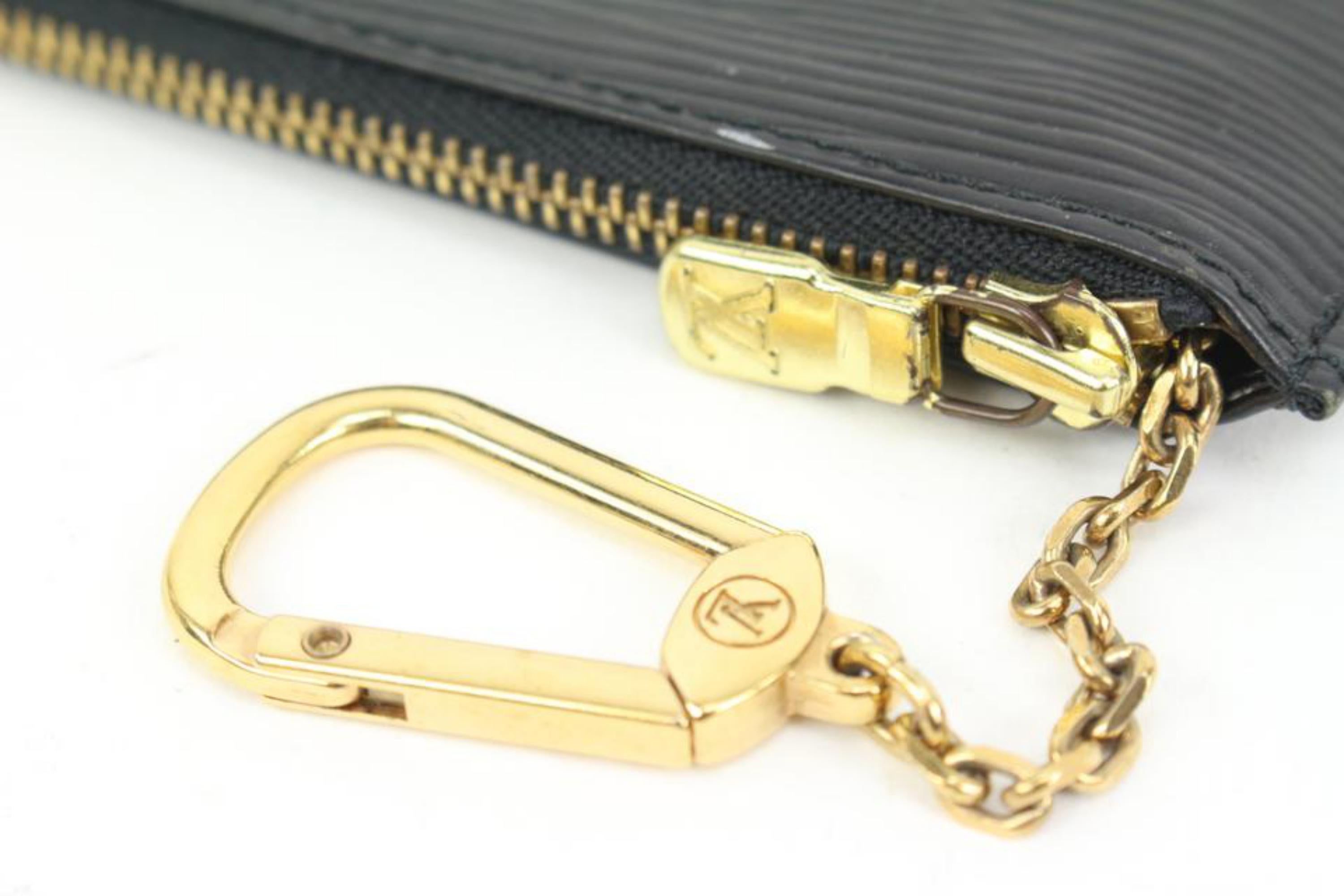 Louis Vuitton Black Epi Leather Noir Pochette Cles Key Pouch s329lk15 In Good Condition For Sale In Dix hills, NY