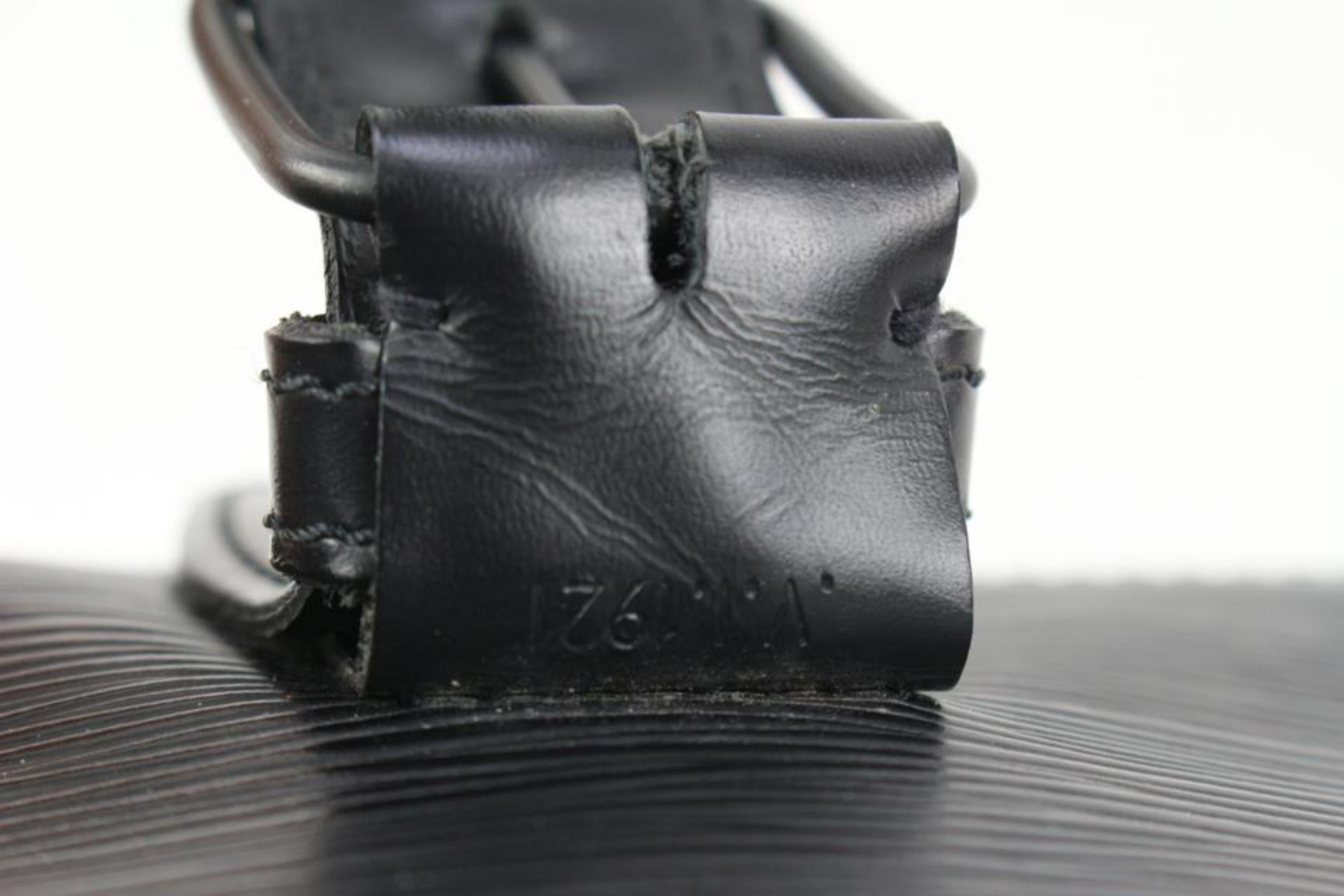 Louis Vuitton Black Epi Leather Noir Sac a Dos Sling Backpack 41lk324s In Good Condition In Dix hills, NY