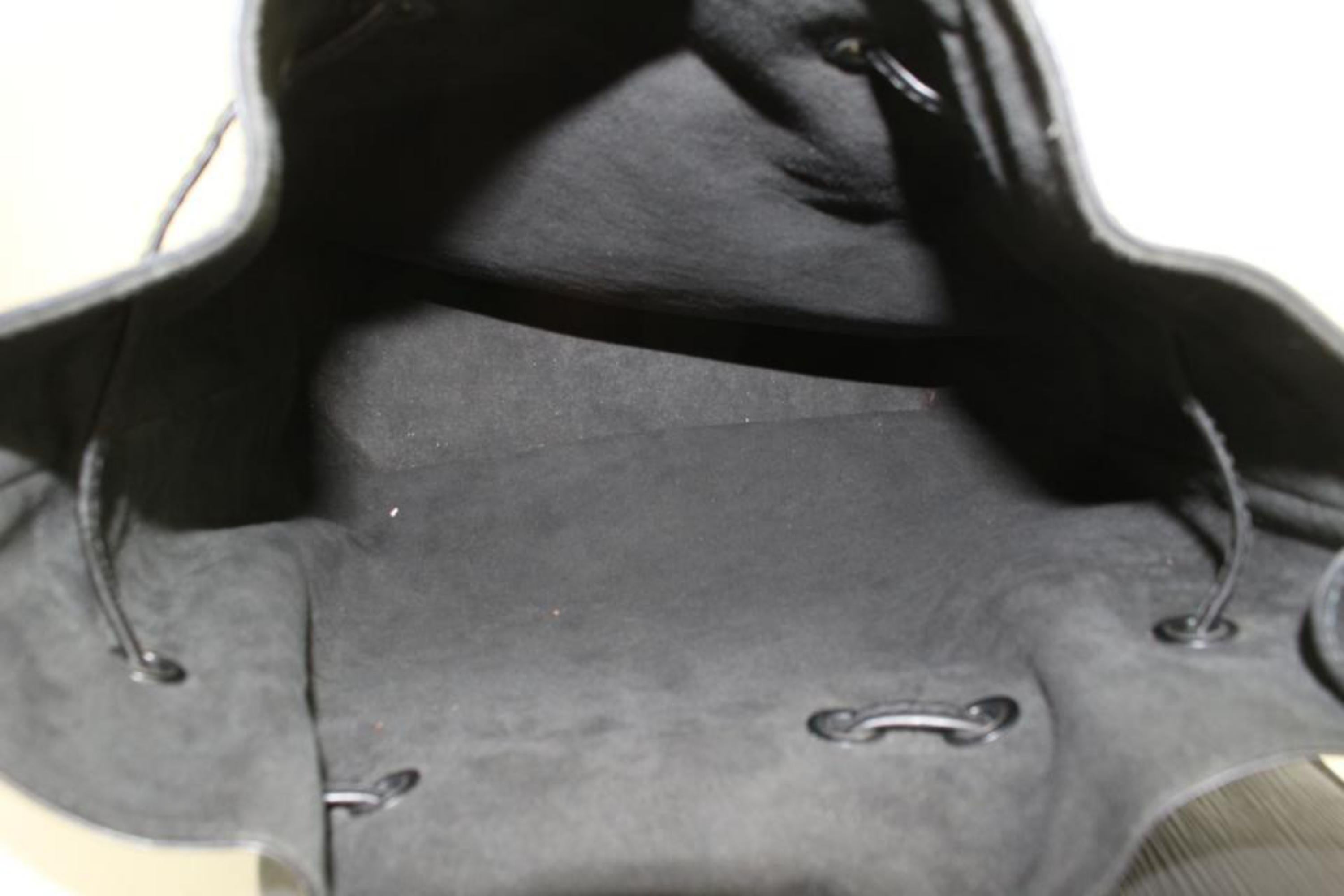 Louis Vuitton Black Epi Leather Noir Sac a Dos Sling Backpack with Pouch 1LV1103 Pour femmes en vente