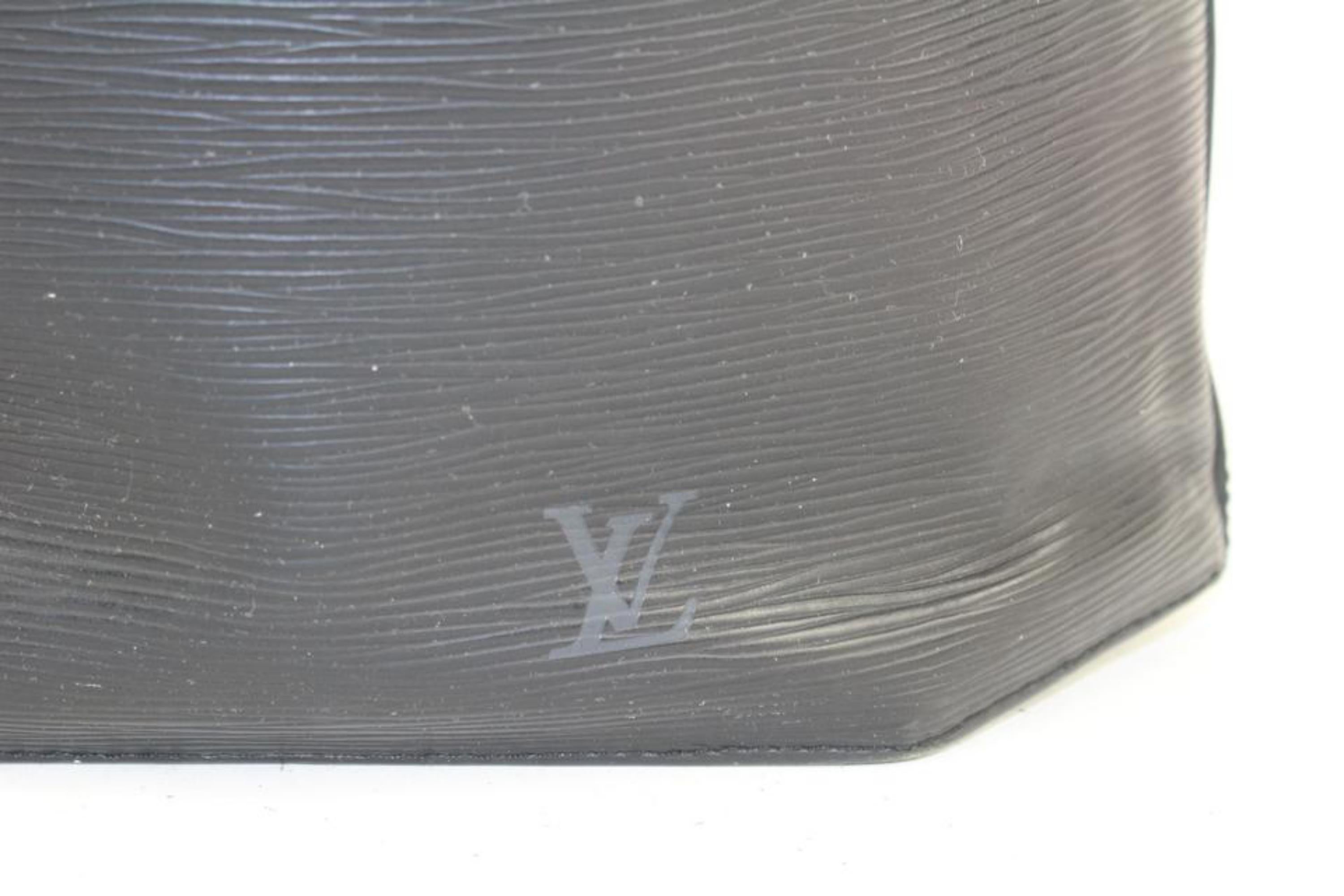 Louis Vuitton Black Epi Leather Noir Sac a Dos Sling Backpack with Pouch 1LV1103 en vente 5