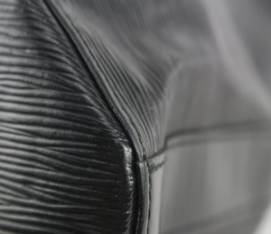 Louis Vuitton Schwarz Epi Leder Noir Sac a Dos Sling Bag mit Beutel 108lv0 im Angebot 7