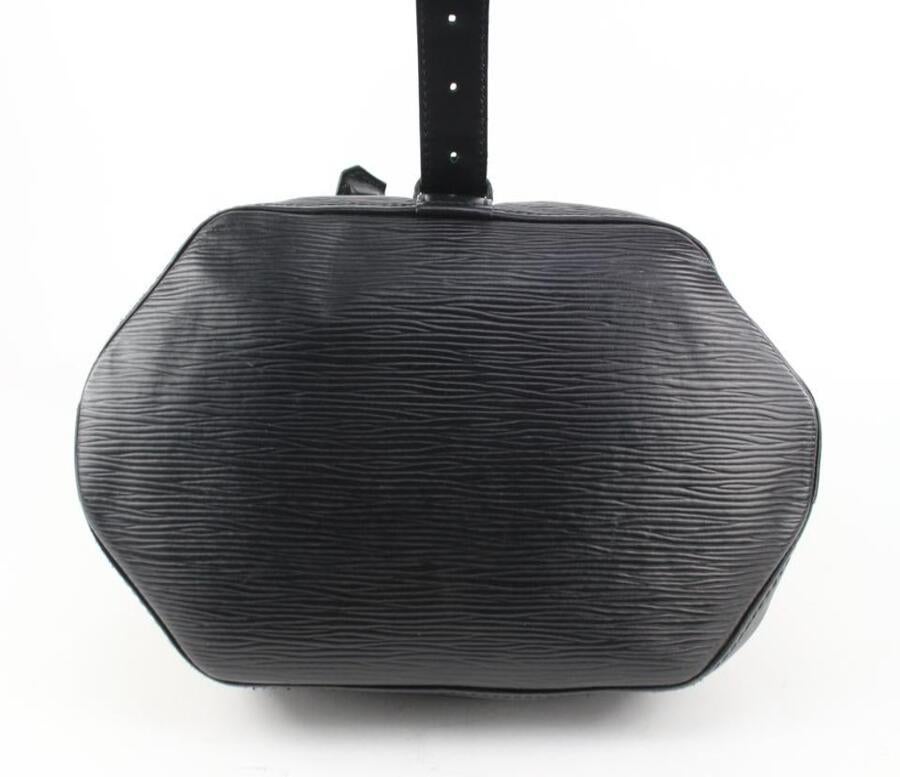 Louis Vuitton Schwarz Epi Leder Noir Sac a Dos Sling Bag mit Beutel 108lv0 im Angebot 4