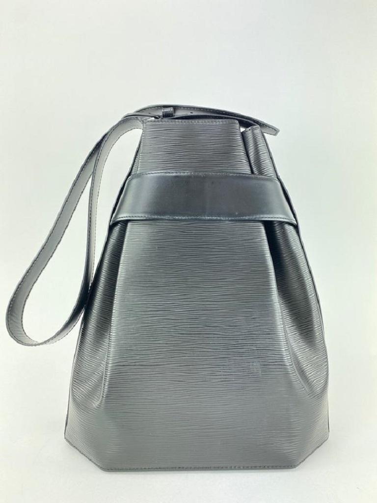 Women's Louis Vuitton Black Epi Leather Noir Sac D'epaule with Pouch Twist Bucket 1LV104 For Sale