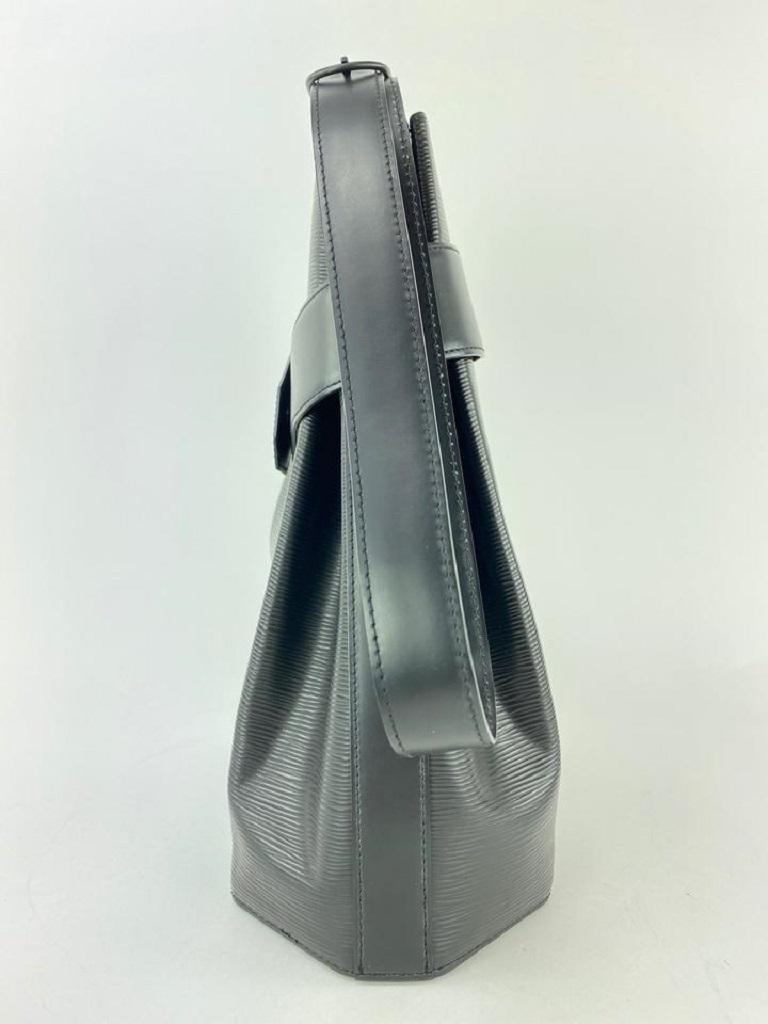 Louis Vuitton Black Epi Leather Noir Sac D'epaule with Pouch Twist Bucket 1LV104 For Sale 2