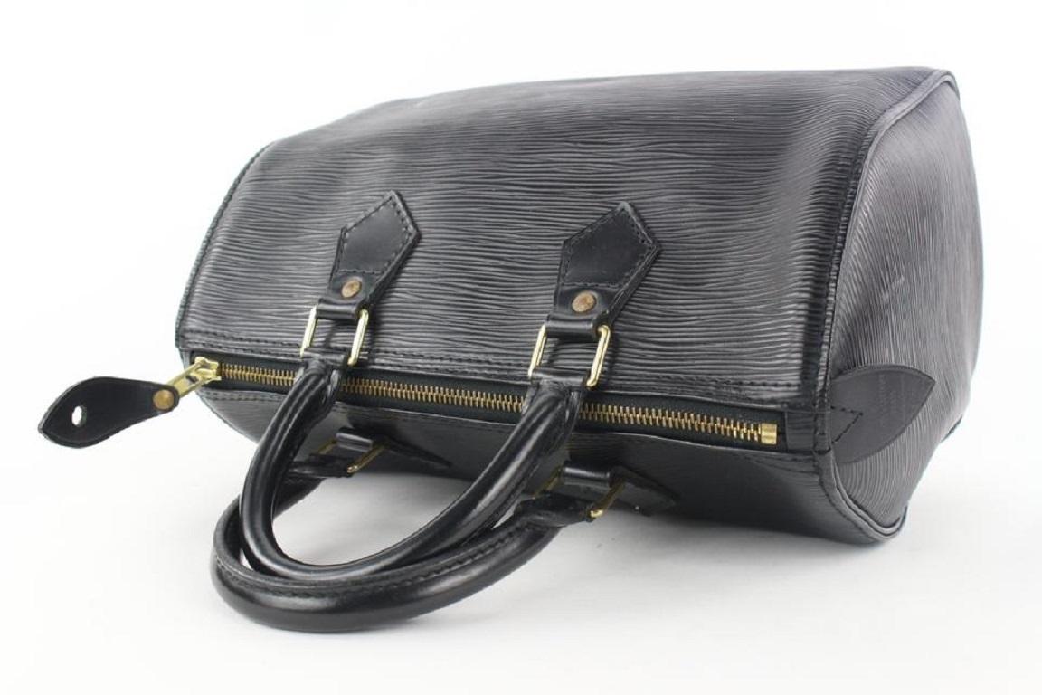 Louis Vuitton Black Epi Leather Noir Speedy 25 Boston Bag 23lvs422 In Good Condition In Dix hills, NY
