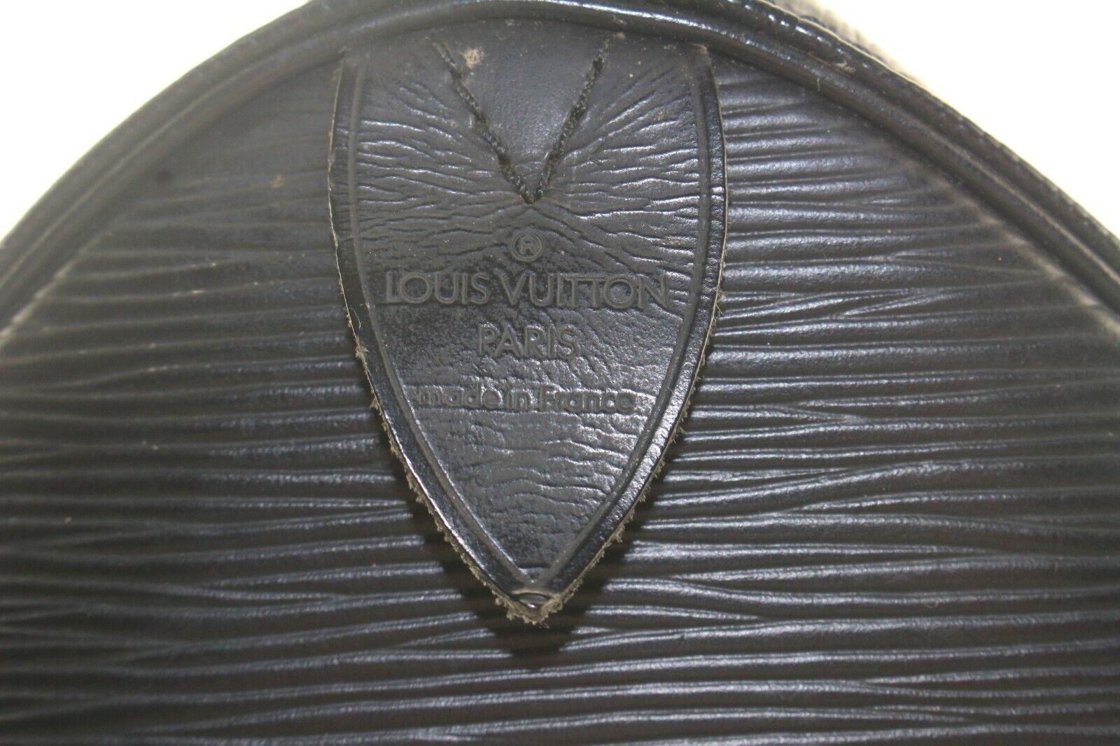 Louis Vuitton Black Epi Leather Noir Speedy 30 2LV116K In Good Condition In Dix hills, NY