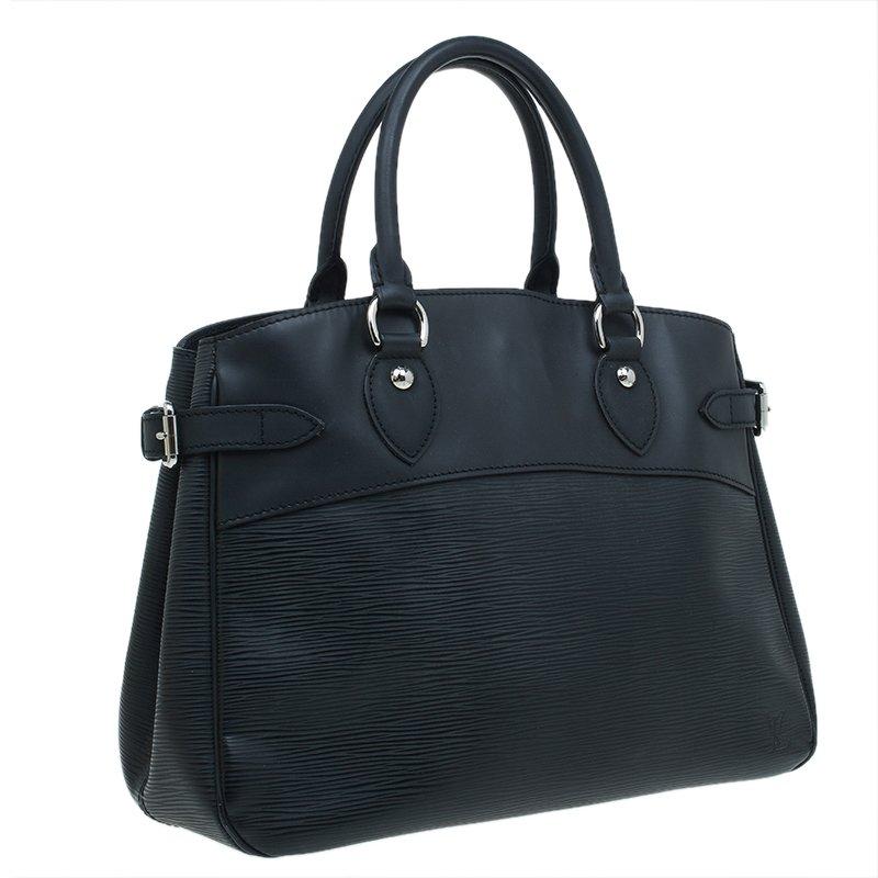 Louis Vuitton Black Epi Leather Passy PM Bag In Good Condition In Dubai, Al Qouz 2