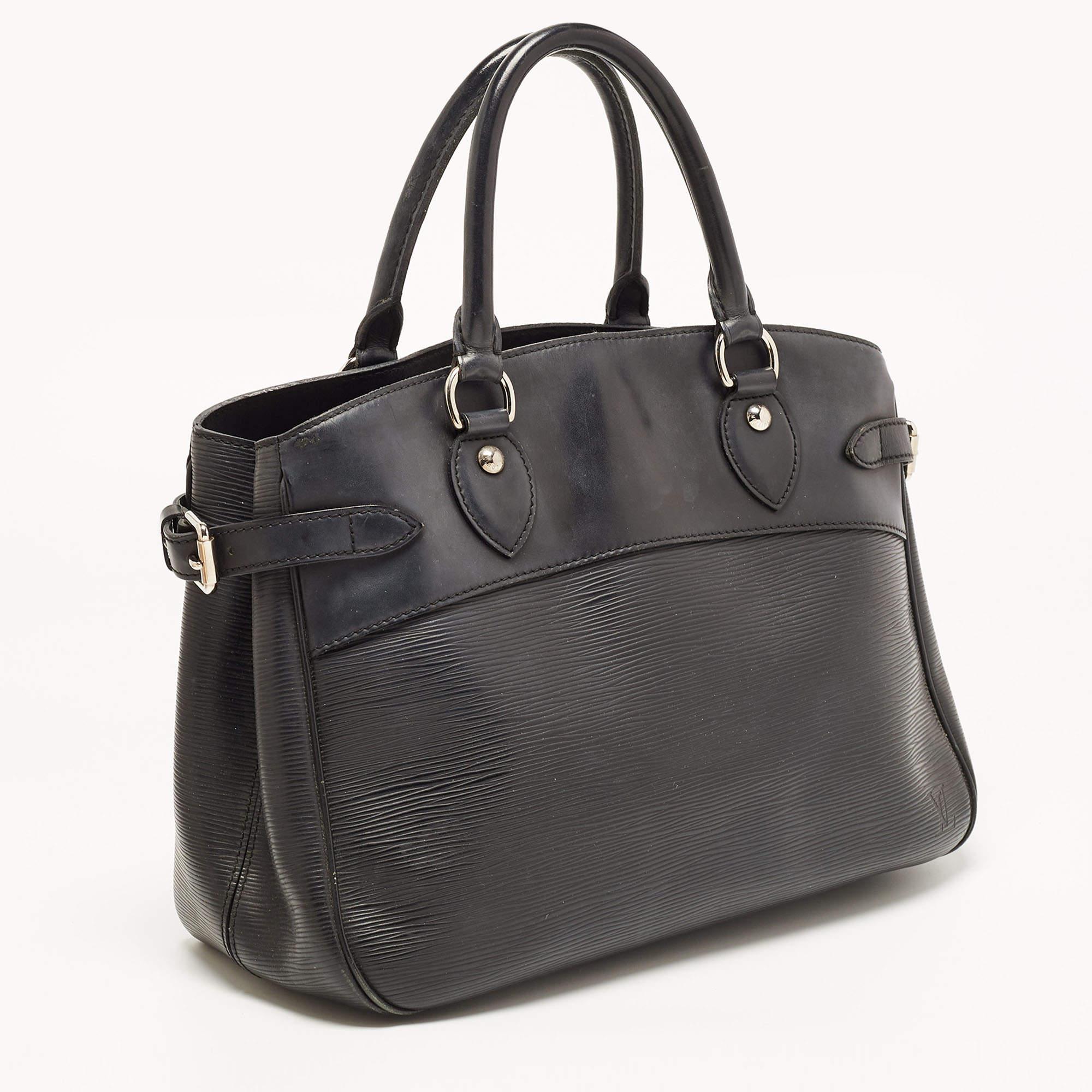Women's Louis Vuitton Black Epi Leather Passy PM Bag For Sale
