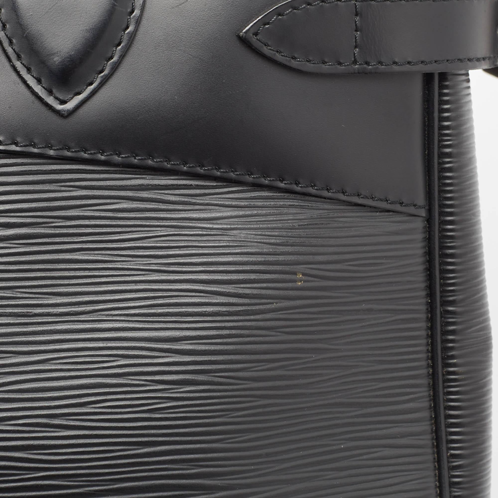 Louis Vuitton - Sac Passy PM en cuir épi noir en vente 3