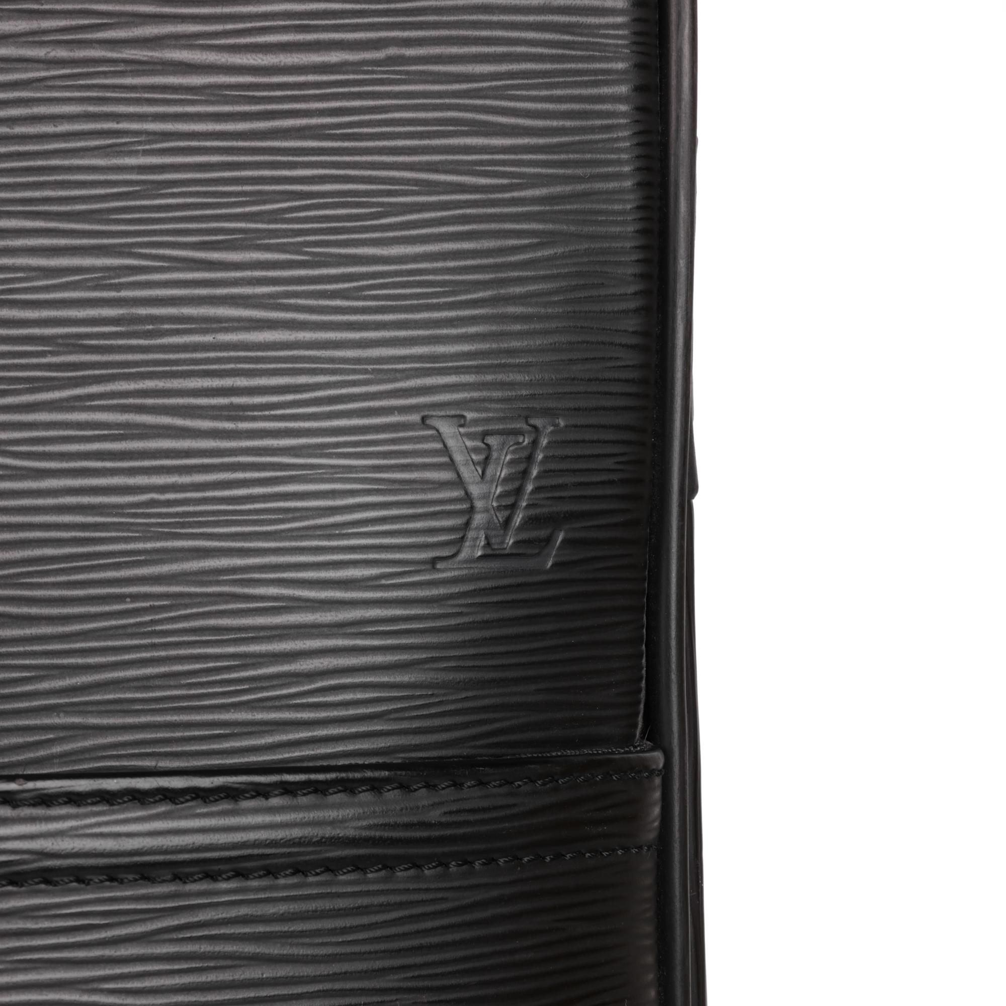 LOUIS VUITTON Black Epi Leather Pegase 60 3