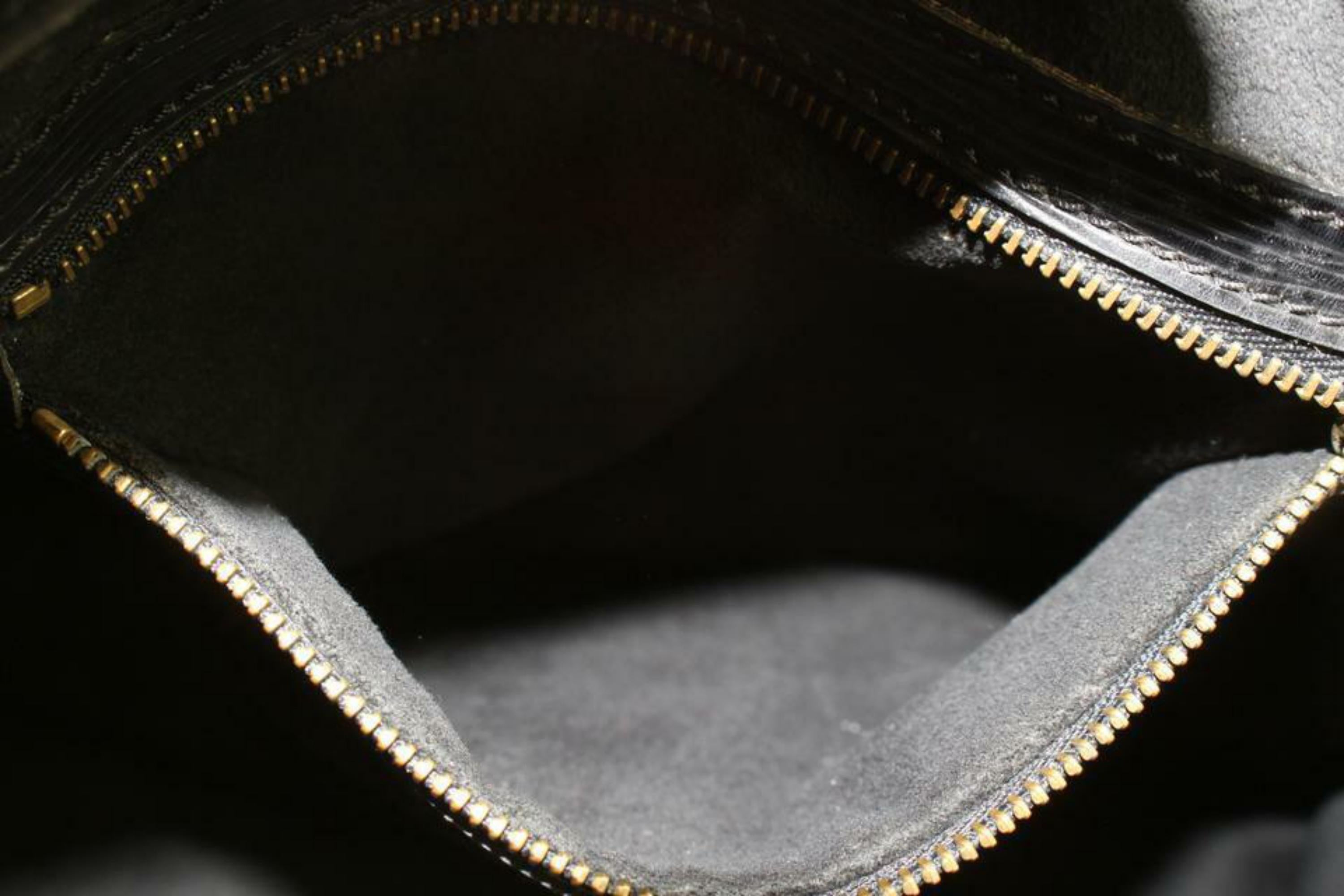 Louis Vuitton Black Epi Leather Petit Noe Drawstring Bucket Hobo Bag 1LV125
Date Code/Serial Number: 8901A2
Made In:  France
Measurements: Length: 9.5 