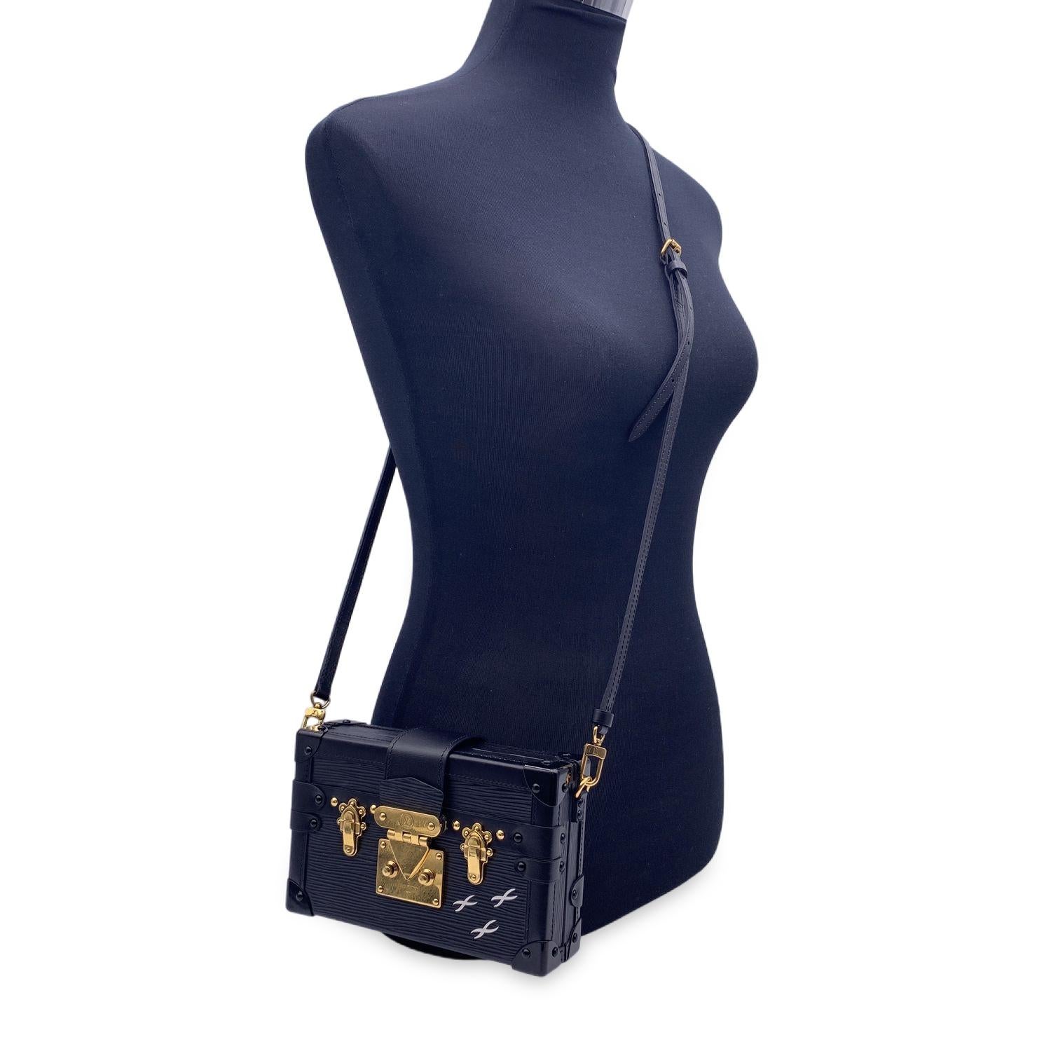 Louis Vuitton Black Epi Leather Petite Malle Shoulder Bag M59179 In Excellent Condition In Rome, Rome