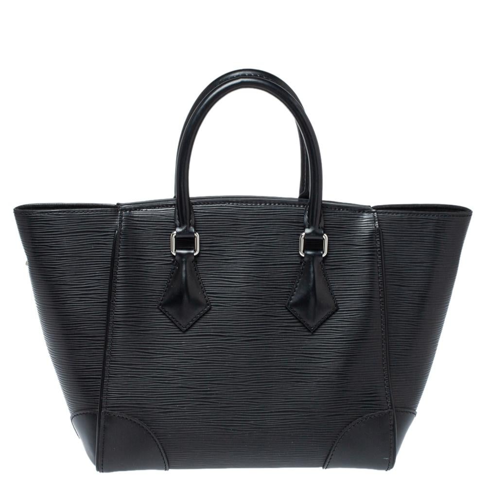 Every handbag from Louis Vuitton can be praised for its durability, style, and functionality. This Phenix Bag, like all the other handbags, is durable and stylish. Crafted from epi leather, the bag is designed with winged sides and an Alcantara