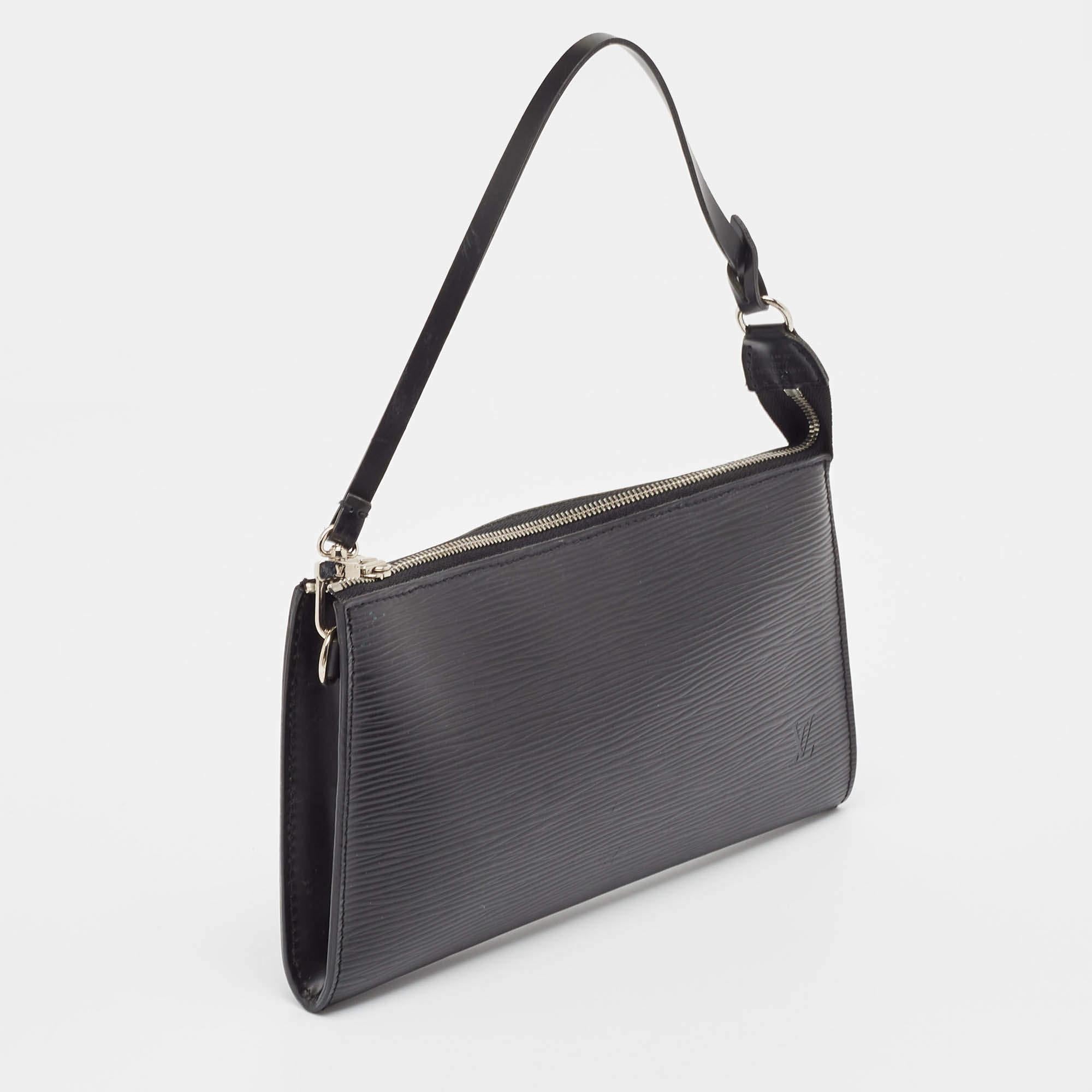 Louis Vuitton Black Epi Leather Pochette Accessoires Bag In Good Condition In Dubai, Al Qouz 2