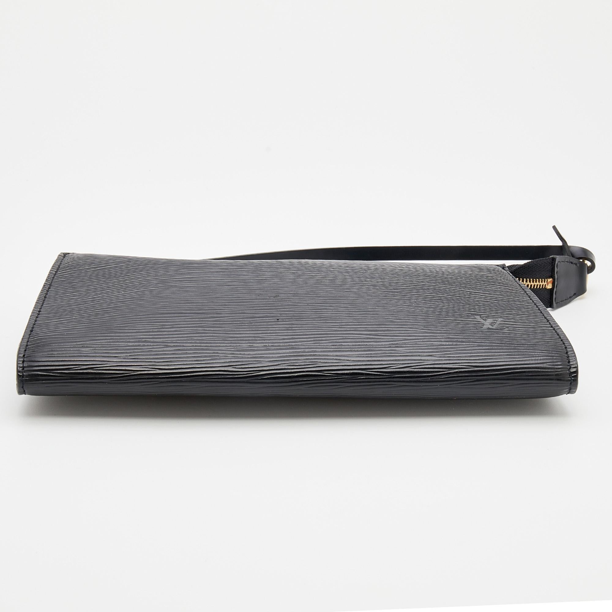 Louis Vuitton Black Epi Leather Pochette Accessoires In Good Condition In Dubai, Al Qouz 2
