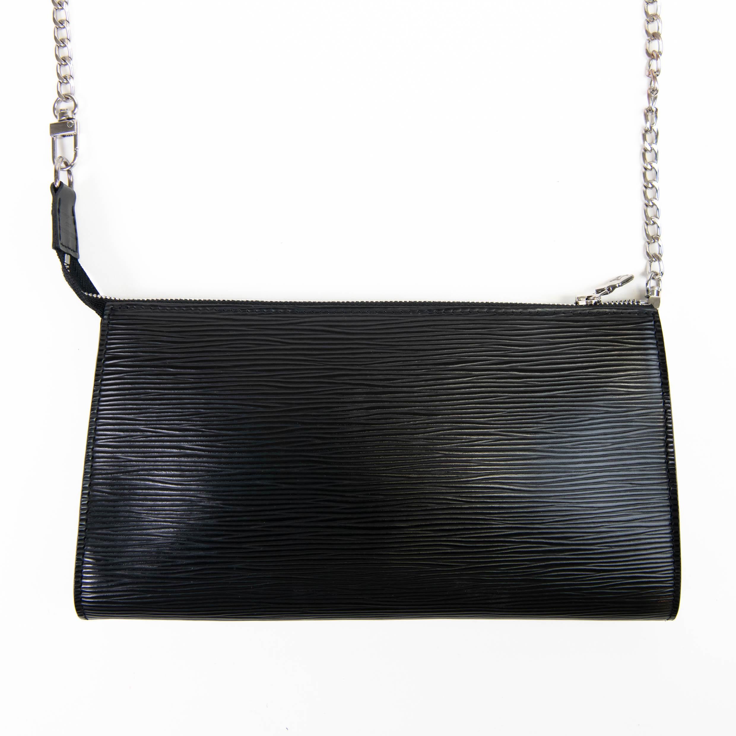 Louis Vuitton Black Epi Leather Pochette Accessories 21 In Excellent Condition In Corona Del Mar, CA