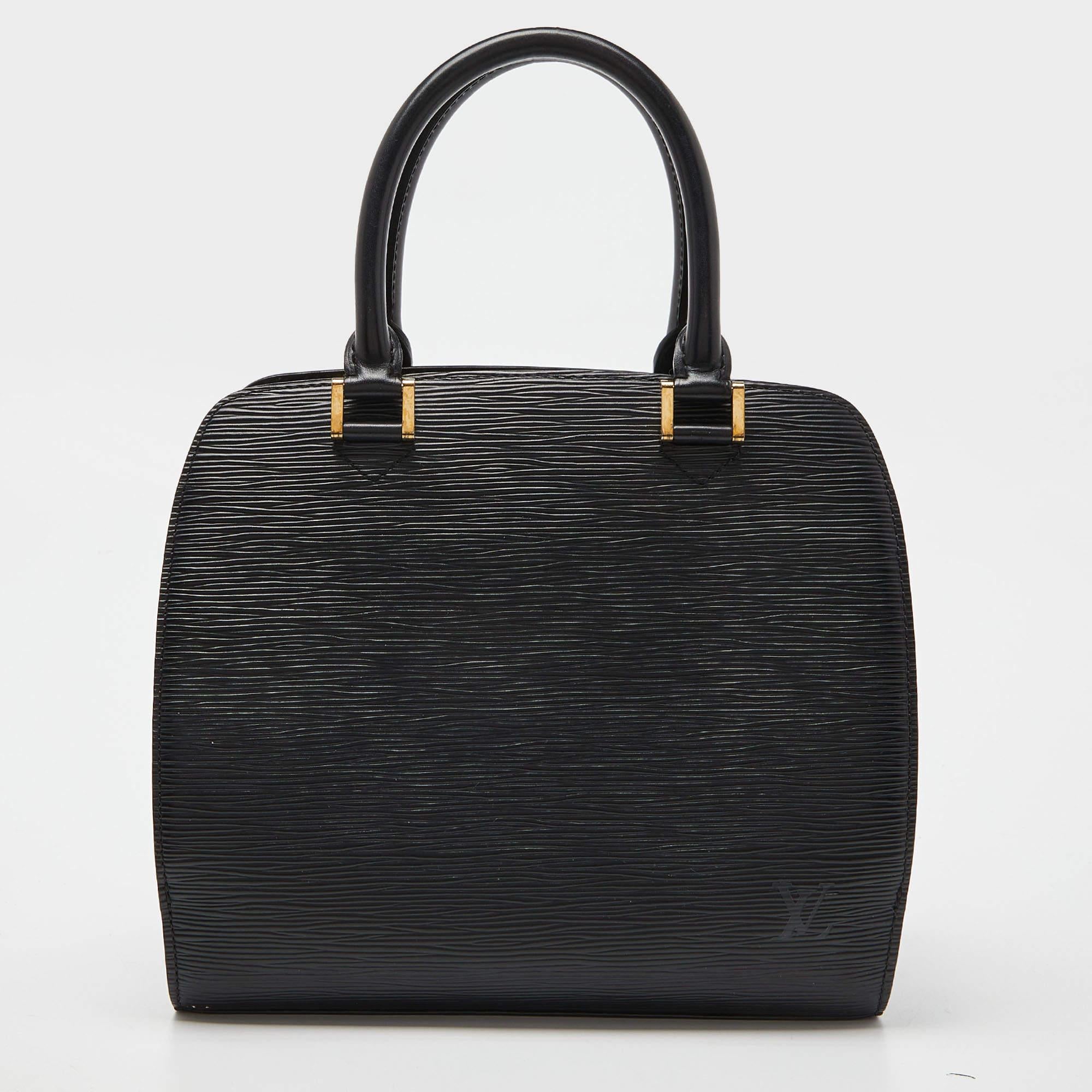 Louis Vuitton Black Epi Leather Pont Neuf PM Bag In Good Condition In Dubai, Al Qouz 2