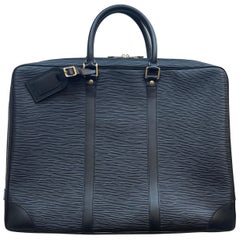 Porte-documents de voyage Louis Vuitton en cuir épi noir prix 2 910 $