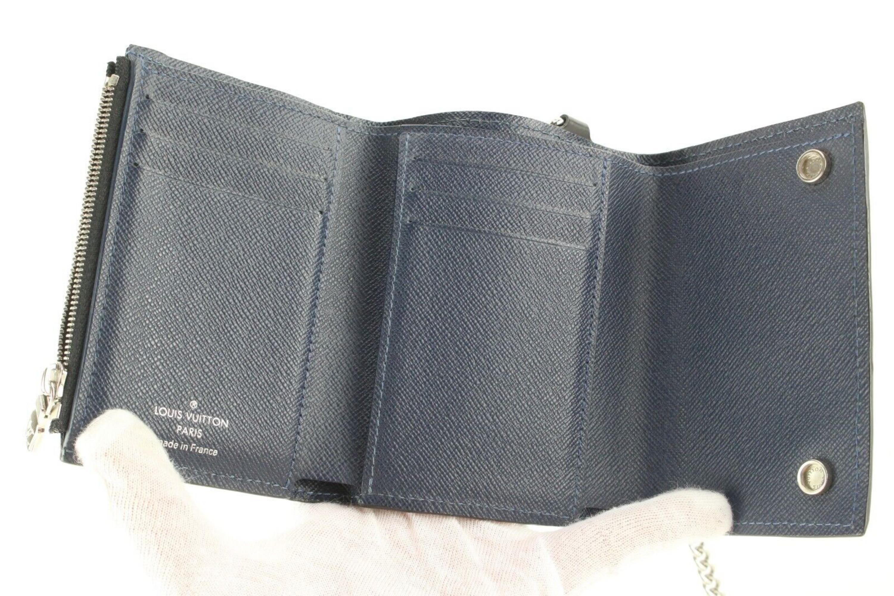 Louis Vuitton Black Epi Leather Rivets Chain Wallet Compact 4LK0216 In New Condition In Dix hills, NY
