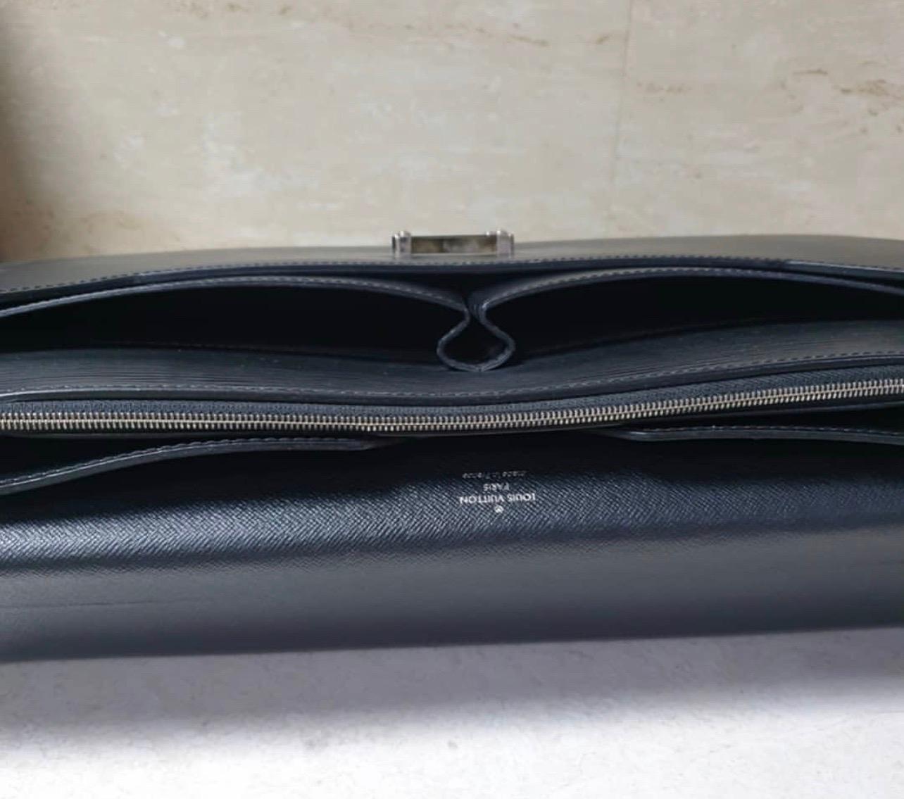 Louis Vuitton Borsa a due scomparti in pelle nera Robusto in vendita 5
