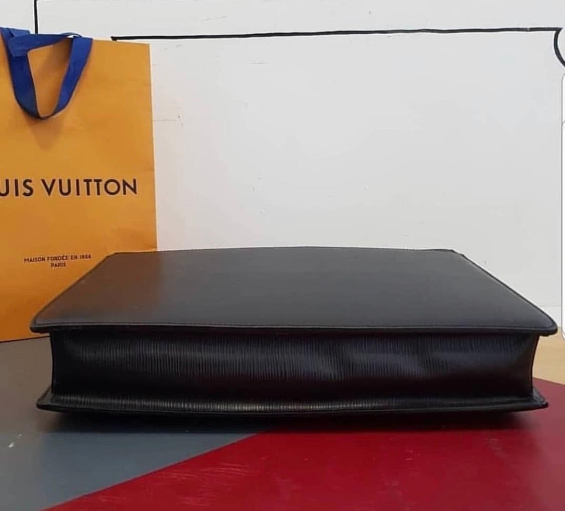Louis Vuitton - Mallette en cuir épi noir Robusto à 2 compartiments Excellent état - En vente à Krakow, PL