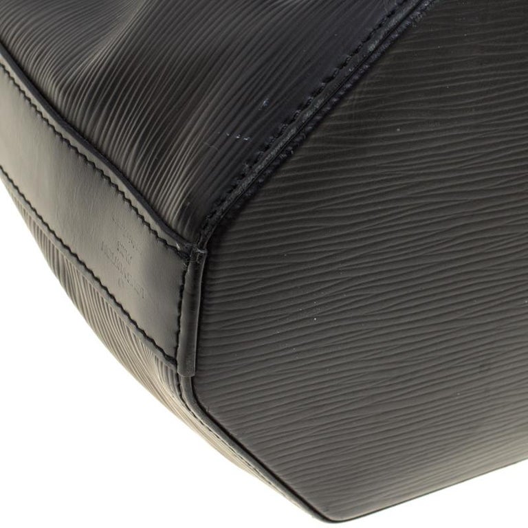 Louis Vuitton Black Epi Leather Sac D'epaule PM Bag For Sale at 1stDibs