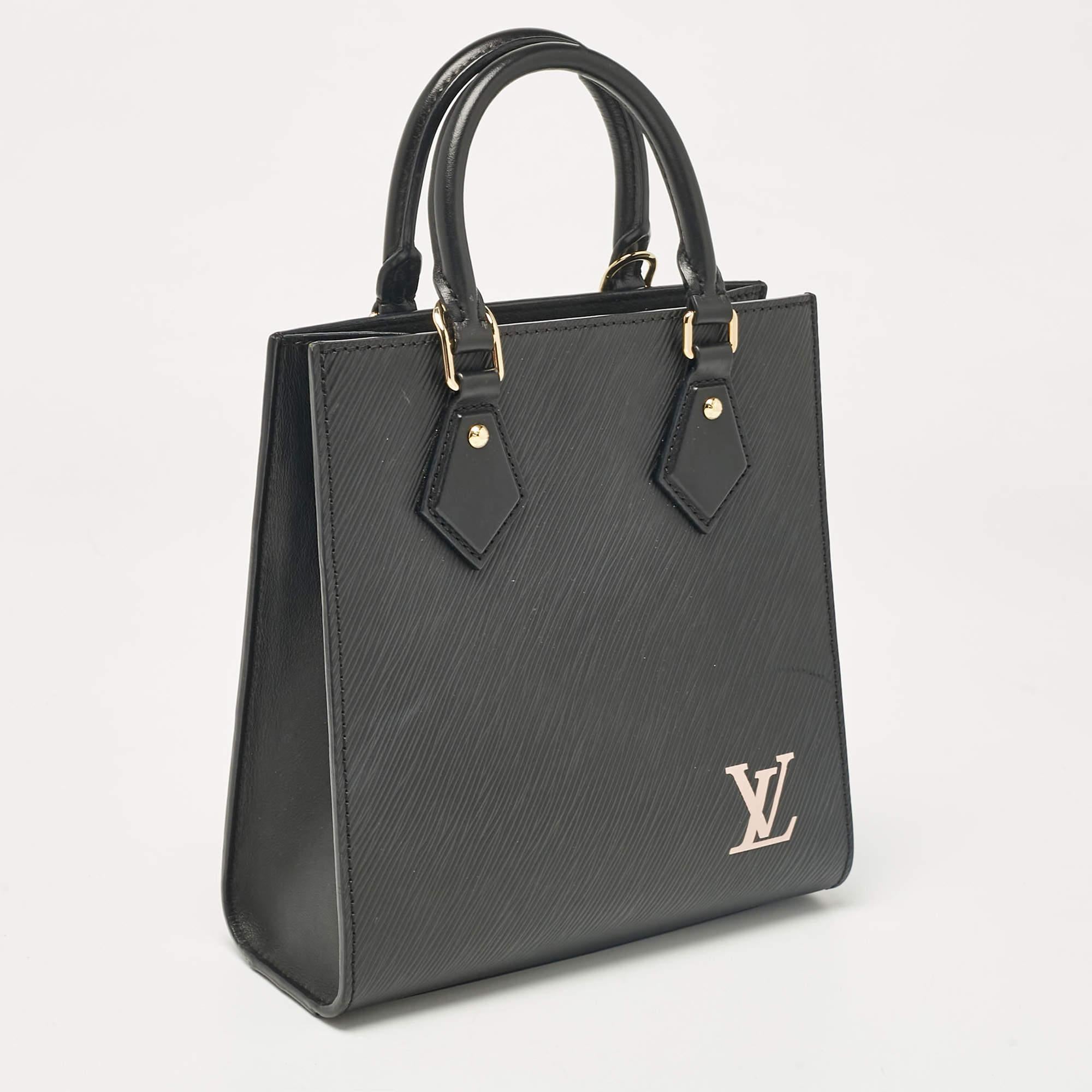 Louis Vuitton Schwarz Epi Leder Sac Plat BB Tasche aus Schwarz im Zustand „Gut“ in Dubai, Al Qouz 2