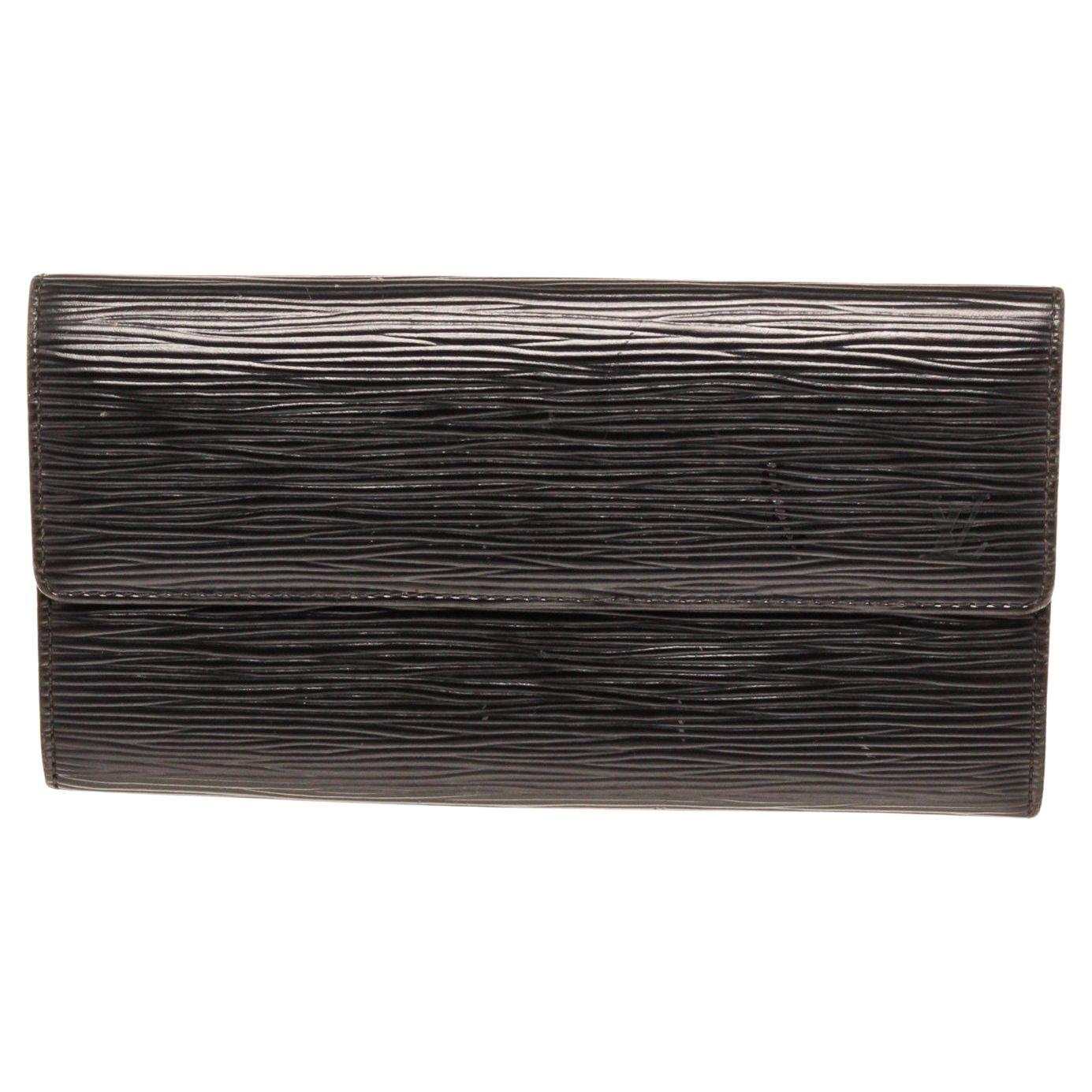 Louis Vuitton Black Epi Leather Sarah Wallet with epi leather, gold-tone  For Sale