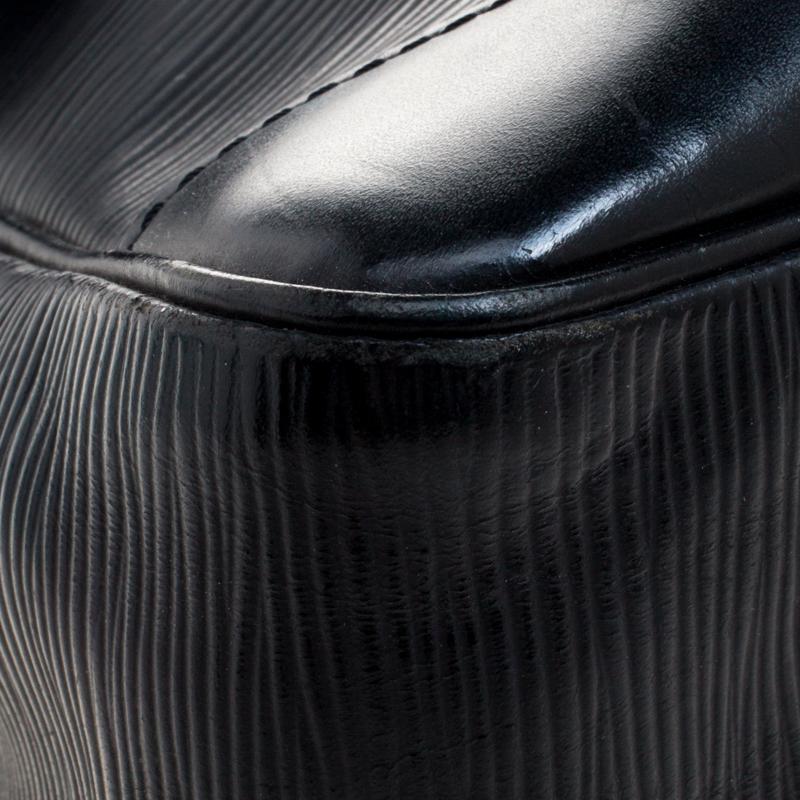 Louis Vuitton Black Epi Leather Segur MM Bag 6