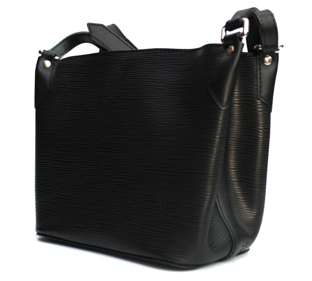Louis Vuitton Black Epi Leather Shoulder Bag In Excellent Condition In Torre Del Greco, IT