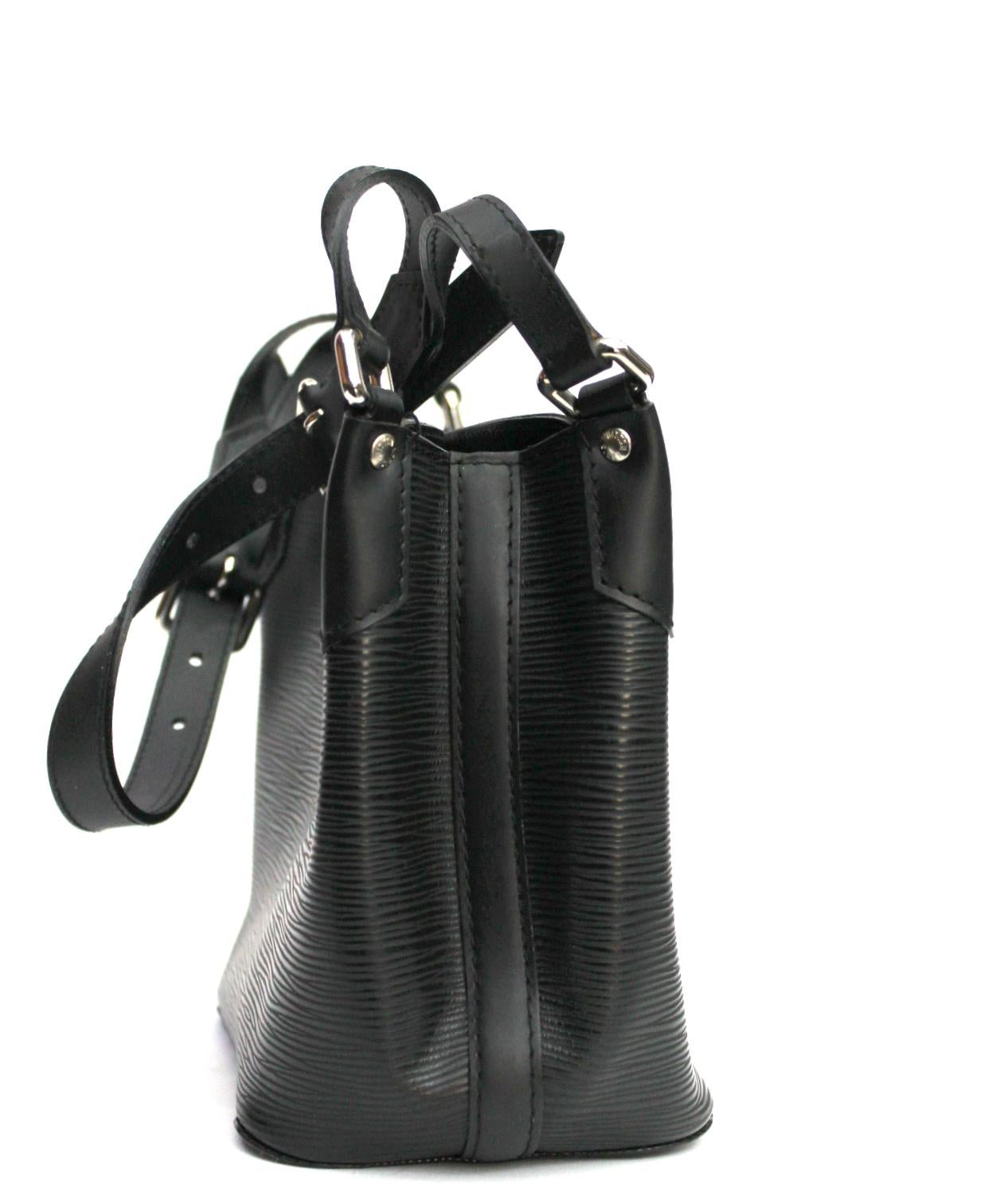 Women's Louis Vuitton Black Epi Leather Shoulder Bag
