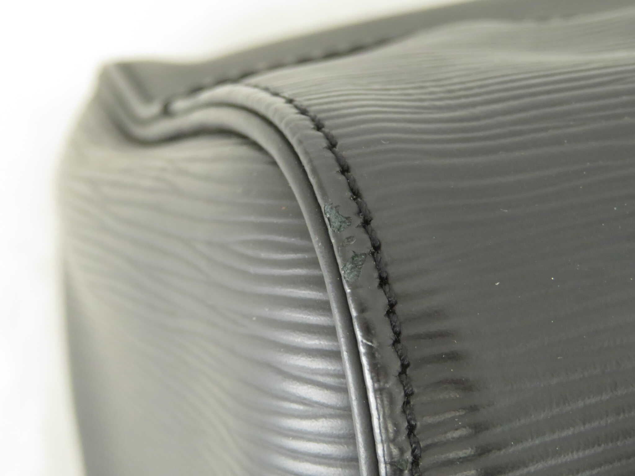Louis Vuitton Black Epi Leather Speedy 30 cm Handbag In Good Condition For Sale In Irvine, CA