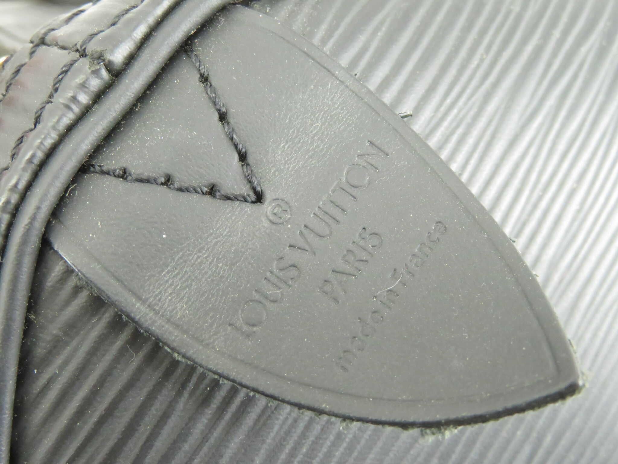 Louis Vuitton Black Epi Leather Speedy 30 cm Handbag For Sale 2