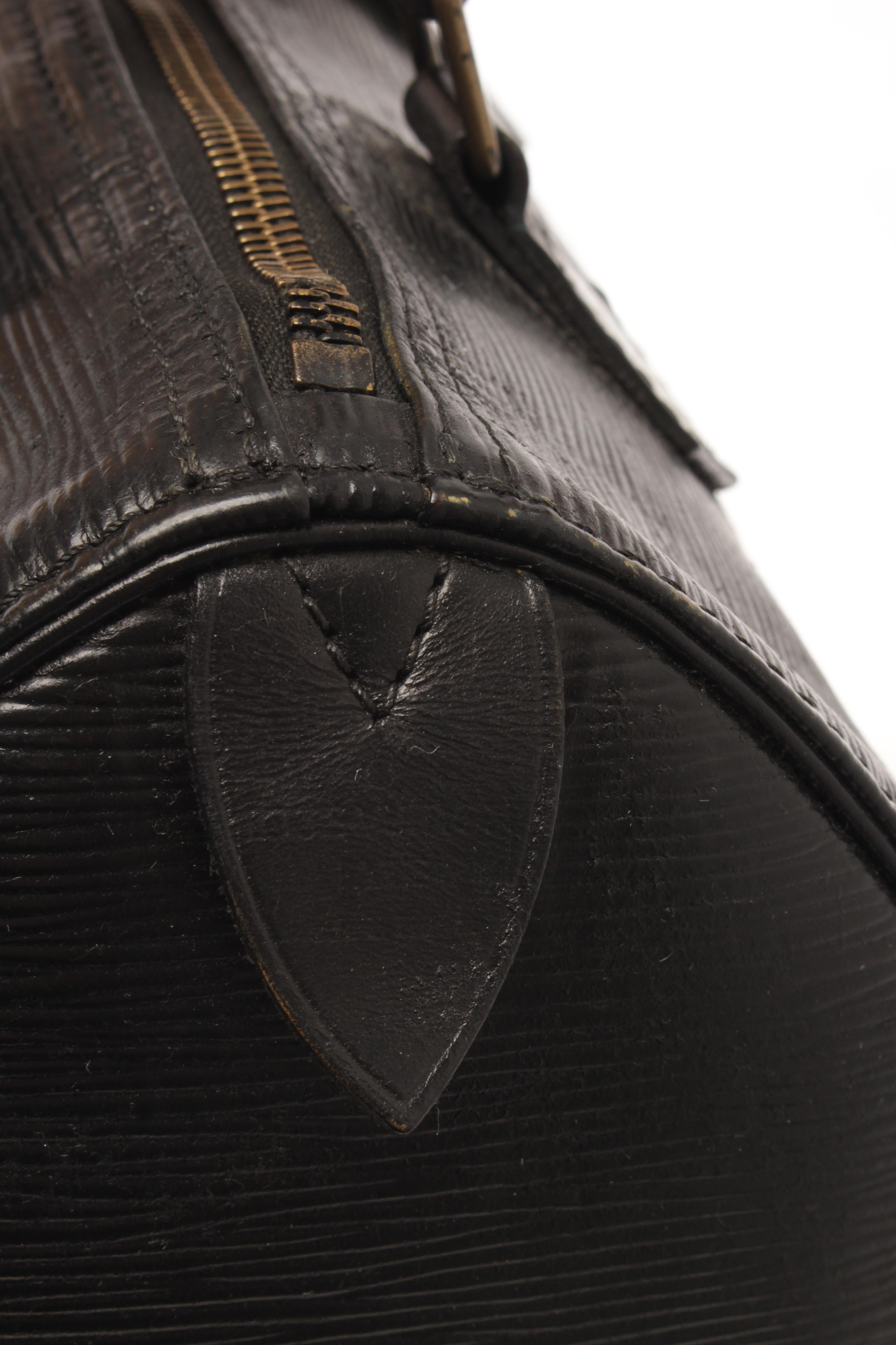 Louis Vuitton Black Epi Leather Speedy 35 Satchel Bag For Sale 2