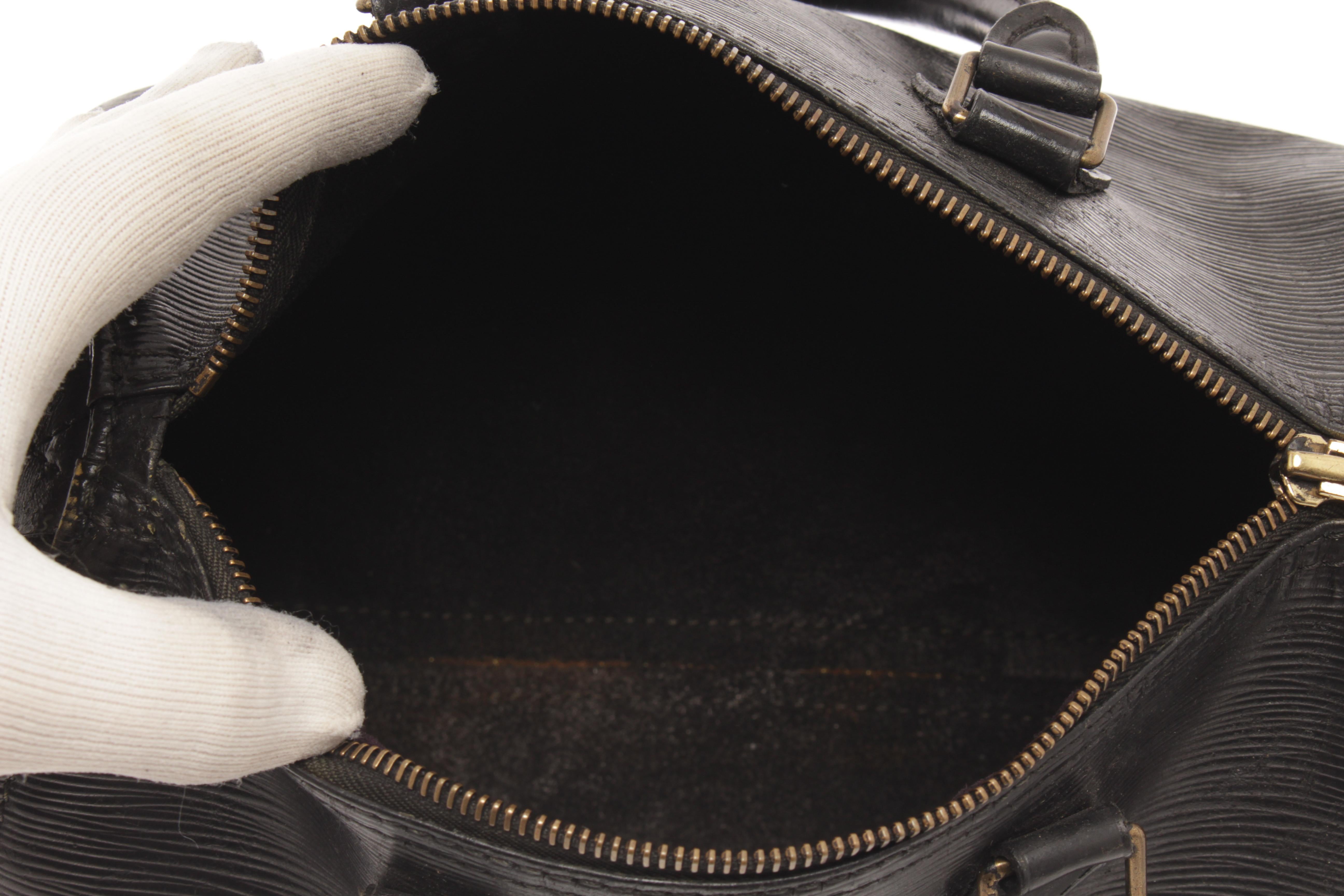 Louis Vuitton Black Epi Leather Speedy 35 Satchel Bag For Sale 5
