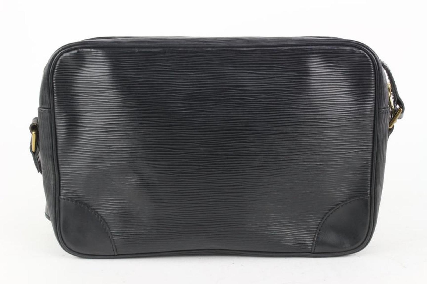 Louis Vuitton - Sac à bandoulière Trocadero 24 en cuir épi noir 3L1020  en vente 1