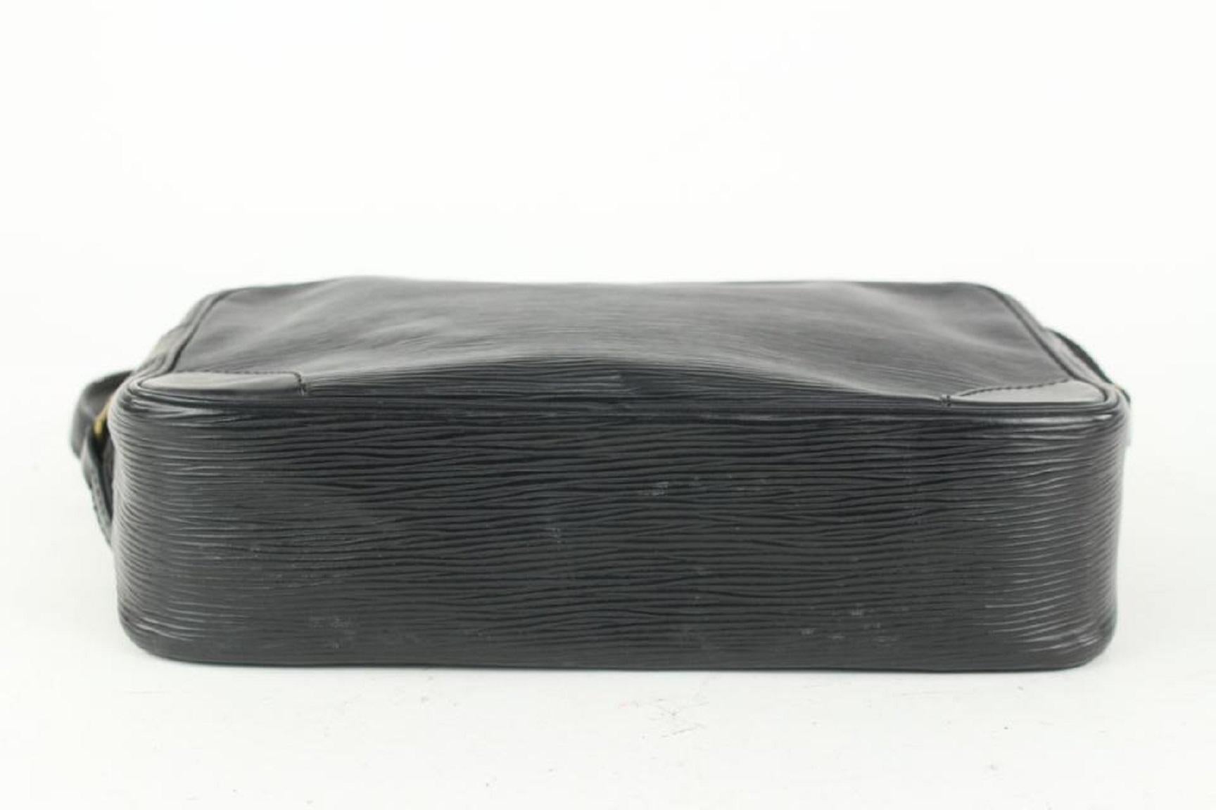 Louis Vuitton - Sac à bandoulière Trocadero 24 en cuir épi noir 3L1020  en vente 2