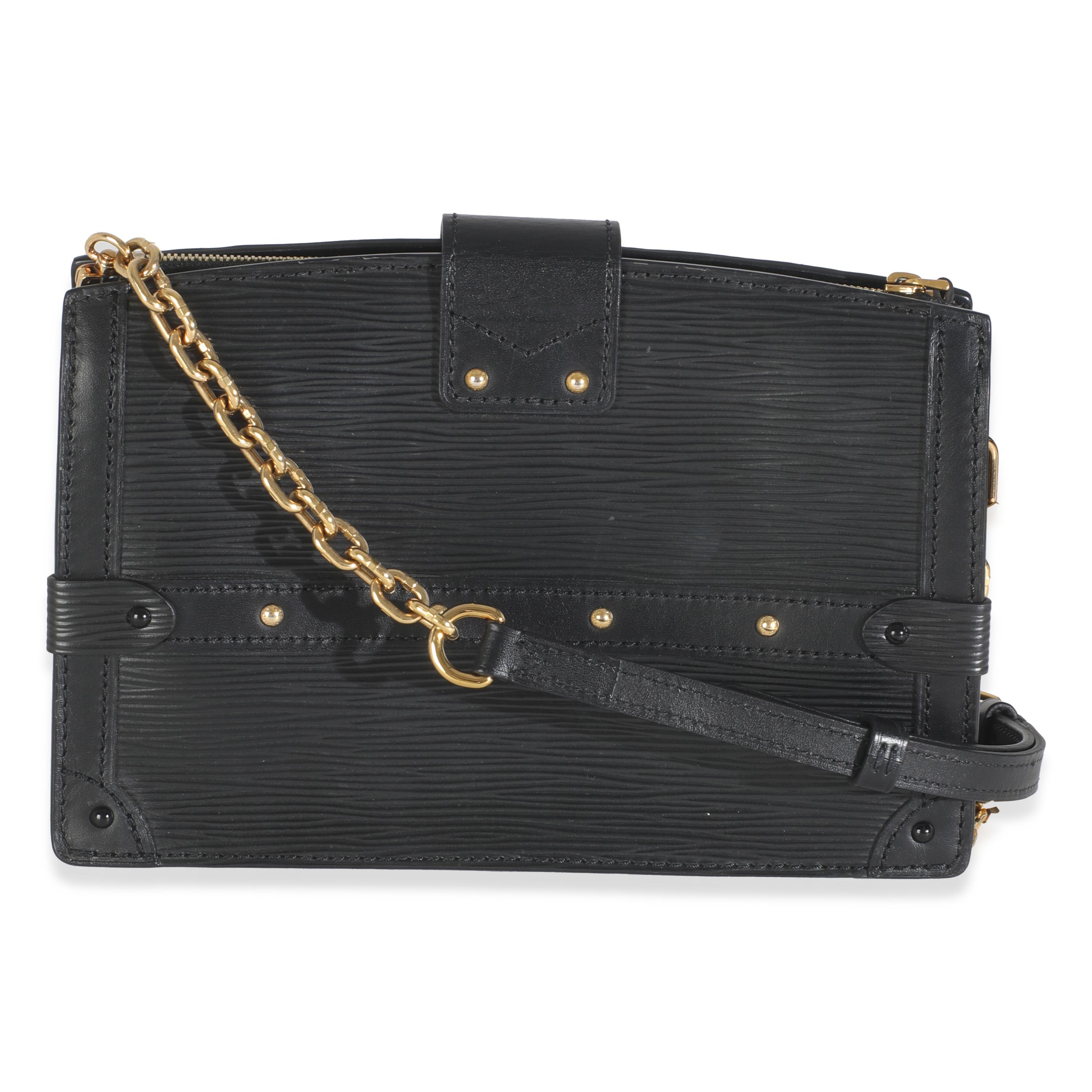 Titel der Auflistung: Louis Vuitton Schwarz Epi Leder Trunk Clutch
SKU: 145570
Zustand: Gebraucht 
Handtasche Zustand: Sehr gut
Bemerkungen zum Zustand: Artikel ist in sehr gutem Zustand mit geringen Gebrauchsspuren. Leichte Abnutzungserscheinungen