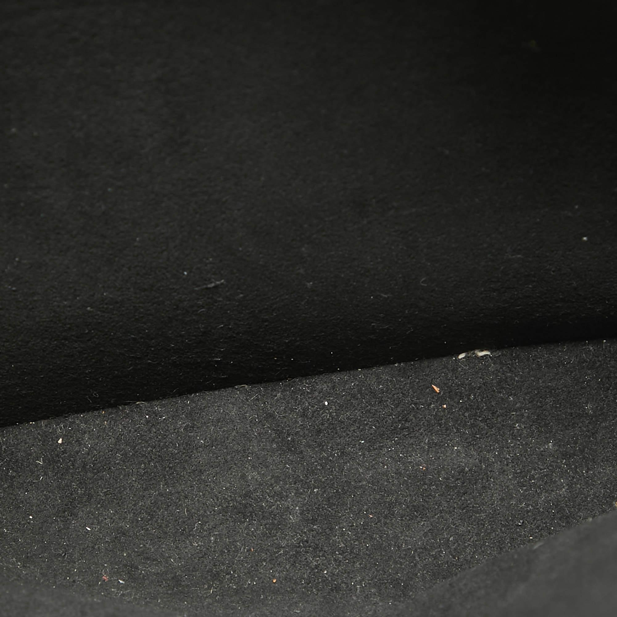 Louis Vuitton Black Epi Leather Twist Tote Bag For Sale 4