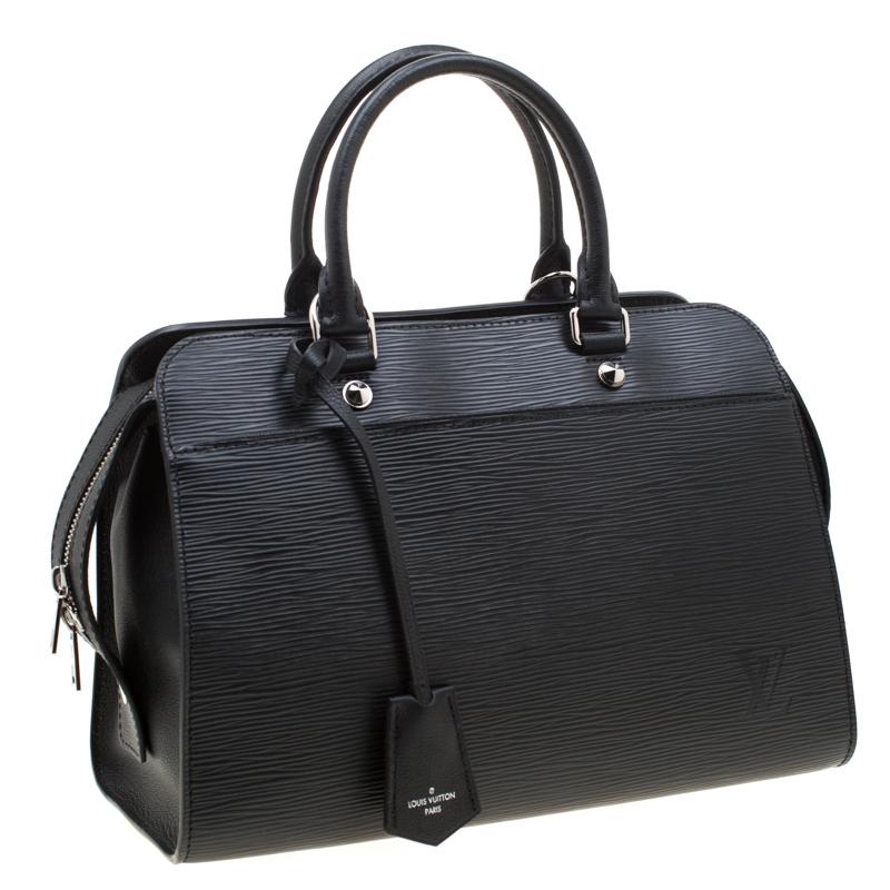 Louis Vuitton Black Epi Leather Vaneau MM Bag In Good Condition In Dubai, Al Qouz 2
