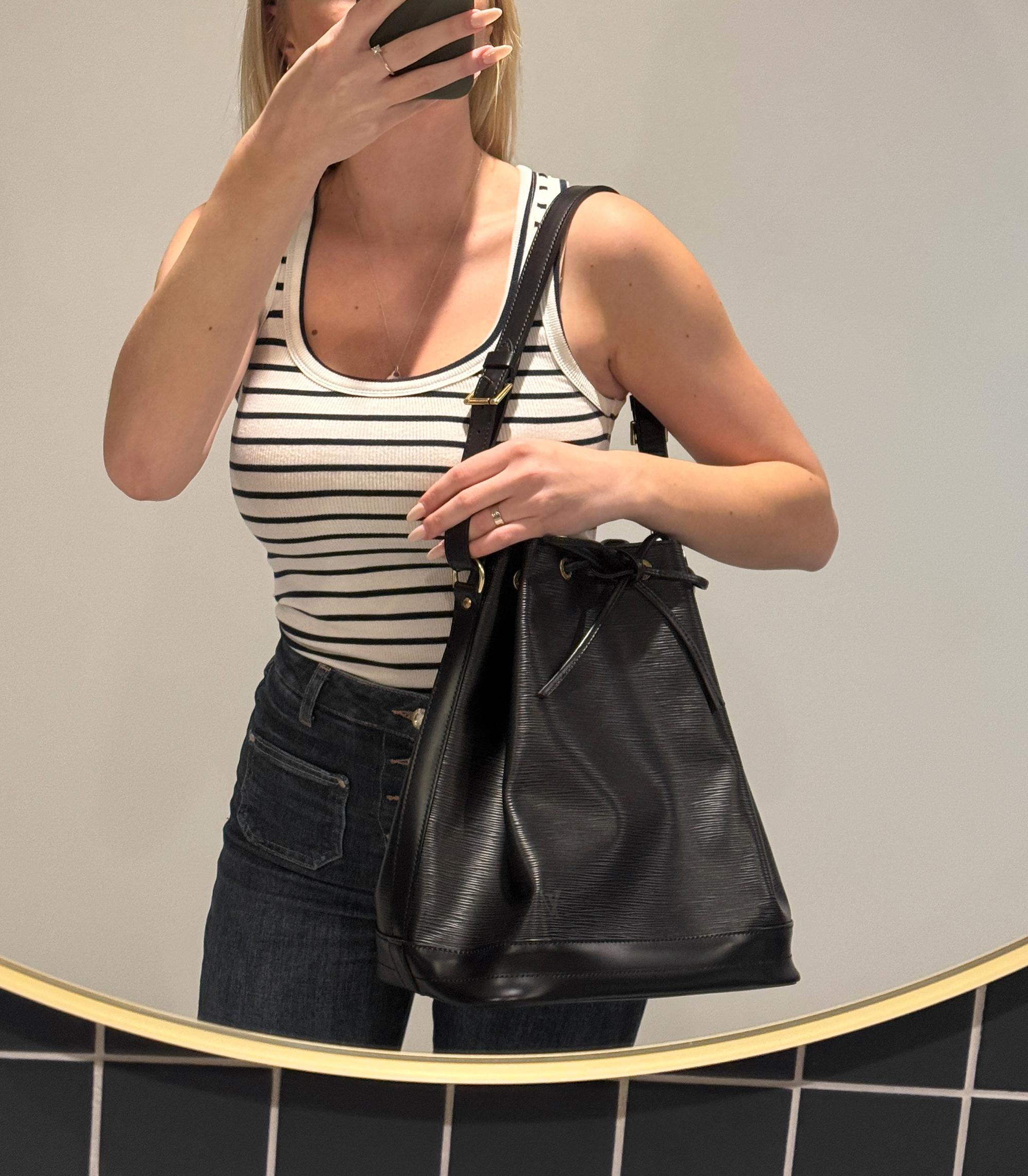 Louis Vuitton Black Epi Leather Vintage Noé

Product Details
Xupes Ref: HB5893
Brand: Louis Vuitton
Model: Noé
Type: Shoulder
Serial Number: AR0030
Age: 2000
RRP: £2,170
Colour: Black
Hardware: Golden Brass
Material(s): Epi Leather, Calfskin