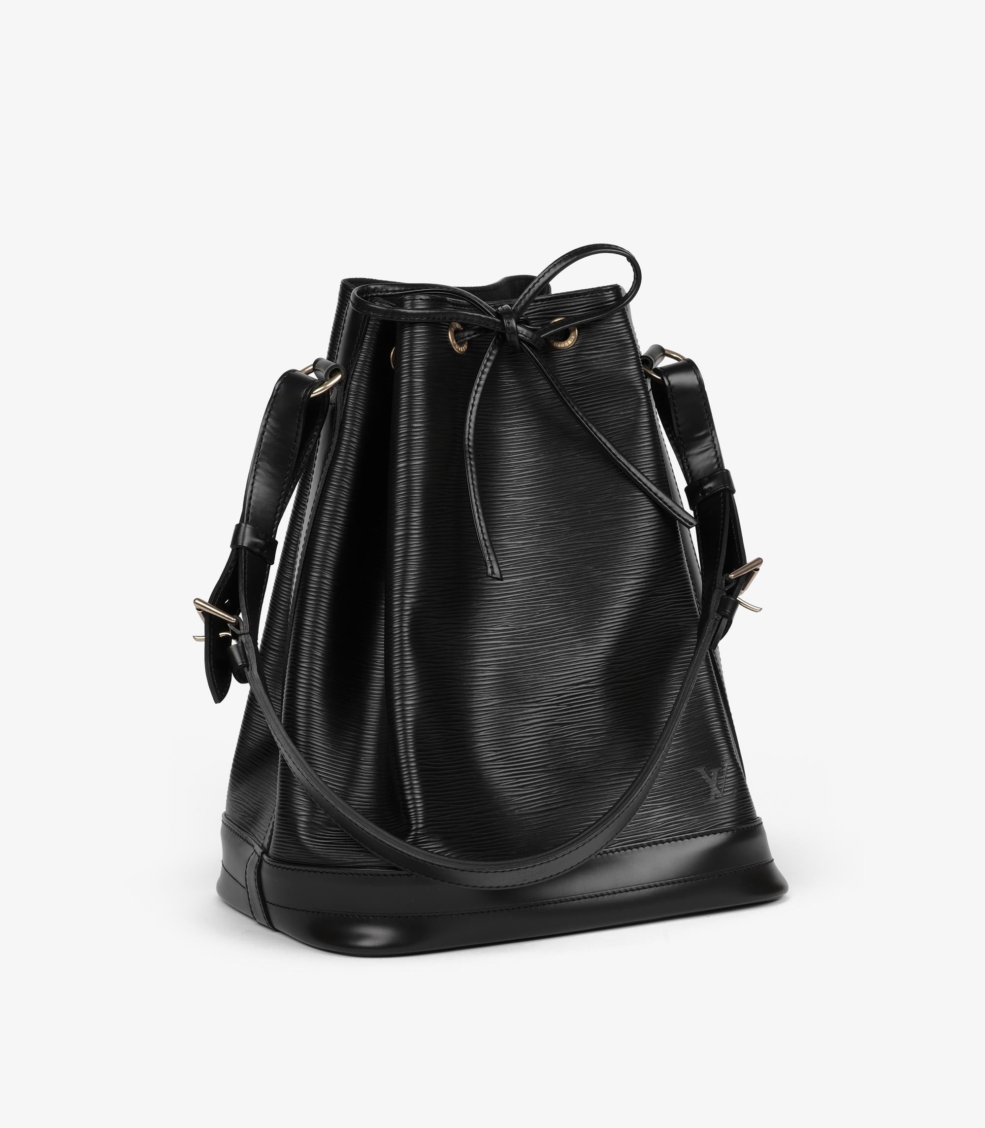 Louis Vuitton Black Epi Leather Vintage Noé In Excellent Condition For Sale In Bishop's Stortford, Hertfordshire