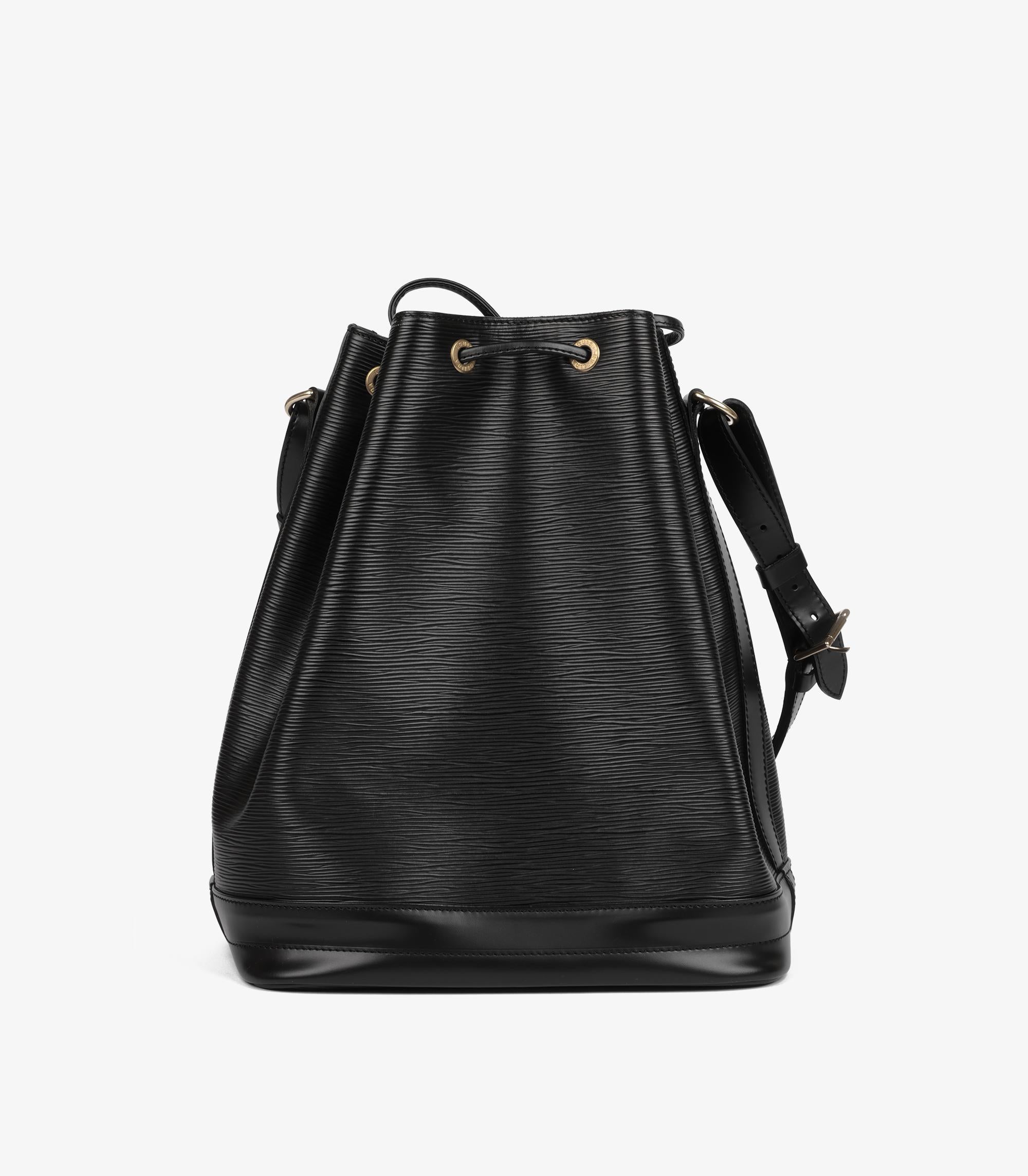Women's or Men's Louis Vuitton Black Epi Leather Vintage Noé For Sale