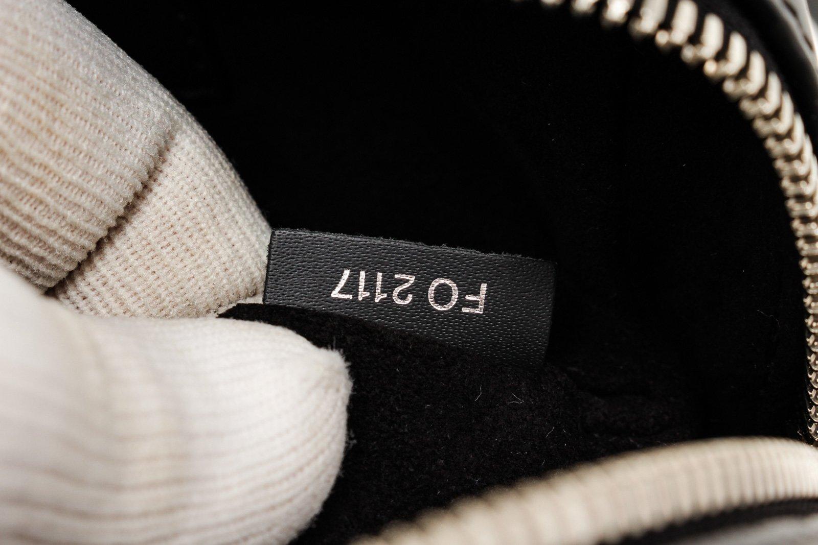 Louis Vuitton Black Epi Leather X Supreme Danube Bag with silver-tone hardware, single adjustable shoulder strap, slit pocket at front, black Alcantara lining, card slot at interior wall and zip-closure at top.

49088MSC