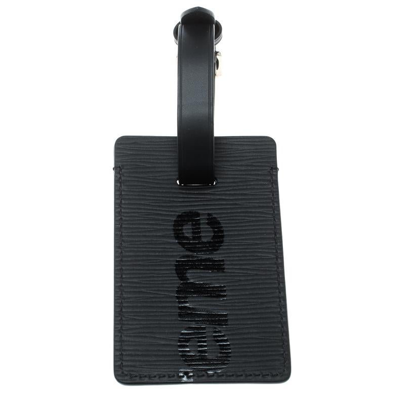 Rendered in the signature epi leather, this Supreme luggage tag from Louis Vuitton will elevate the looks of your chic travel bags. It is embossed with Supreme lettering, half being on the front and the other half continued at the rear. This tag, a