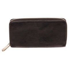 Louis Vuitton Black Epi Leather Zippy Wallet with material epi leather